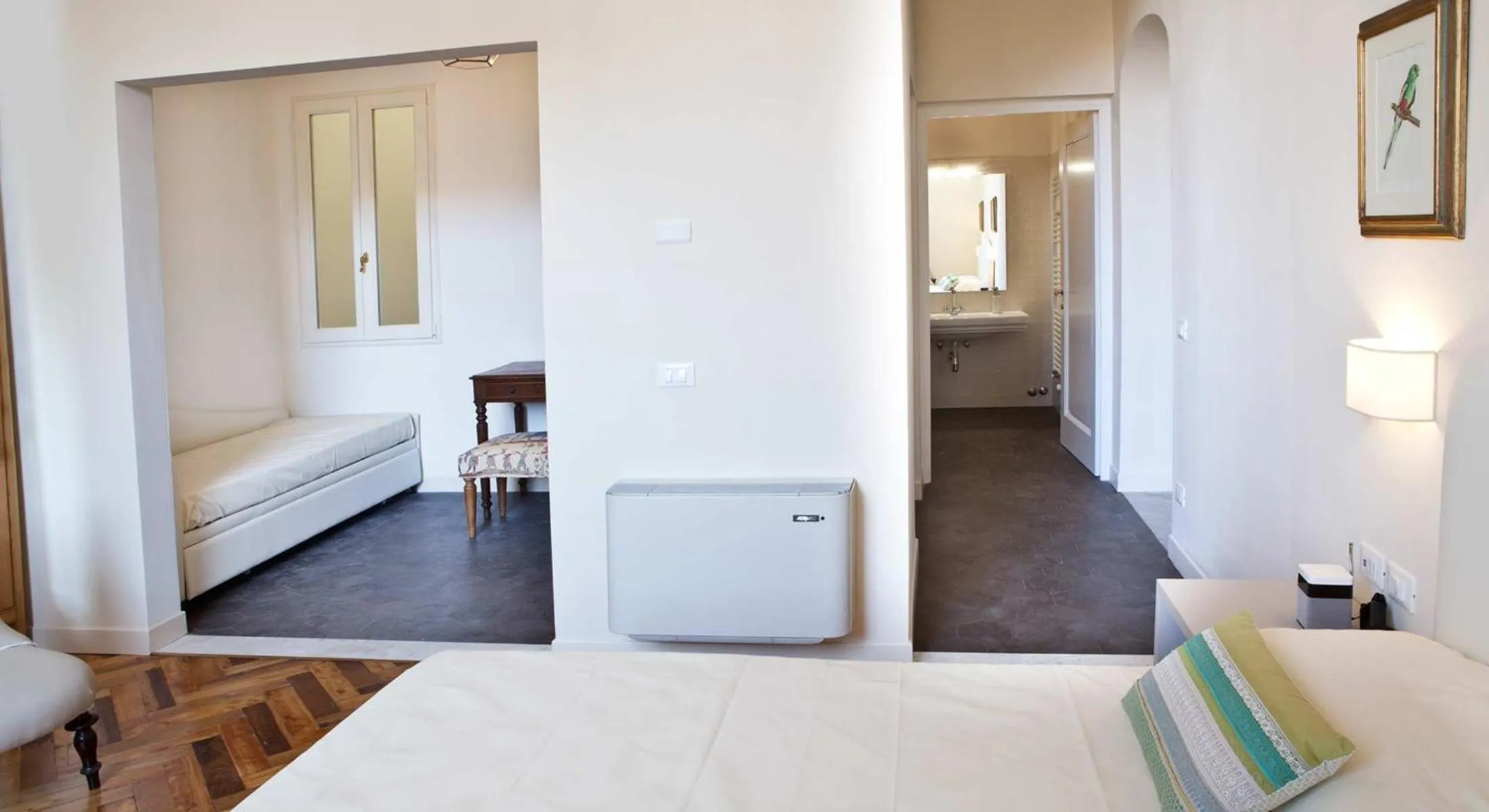 Decorative detail, Bed in Il Dromedario