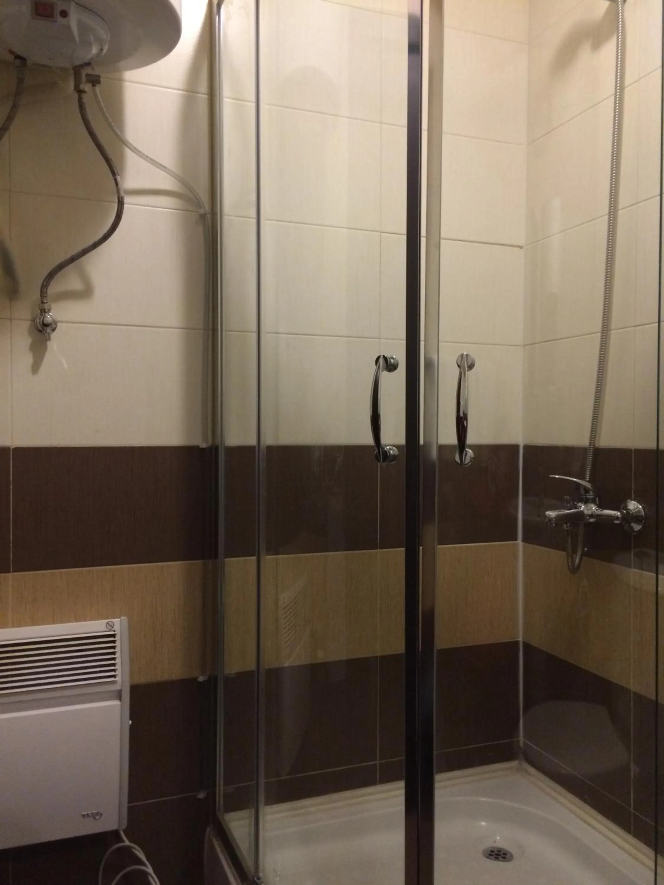 Shower in Mountain Top Mina