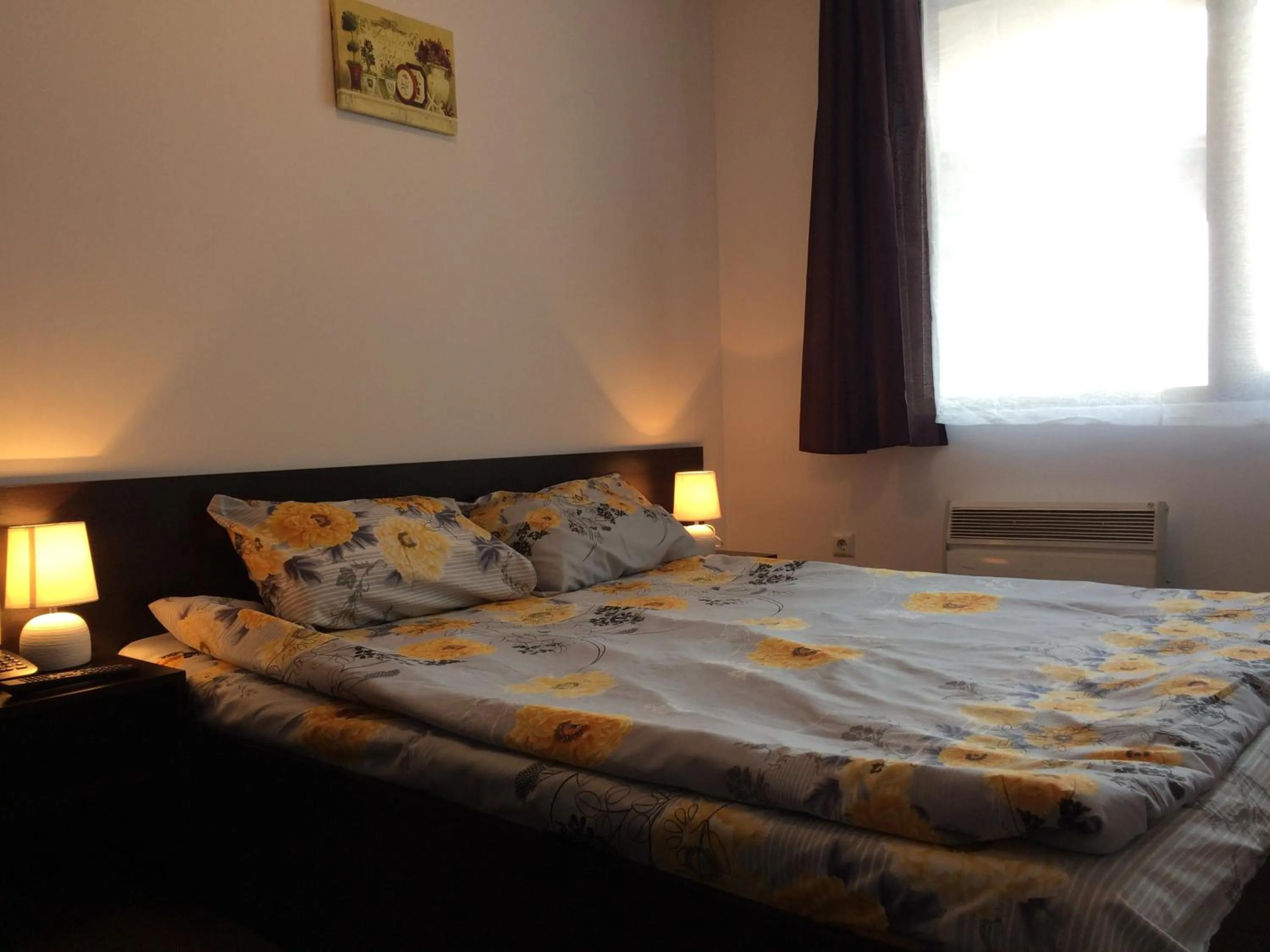 Photo of the whole room, Bed in Mountain Top Mina