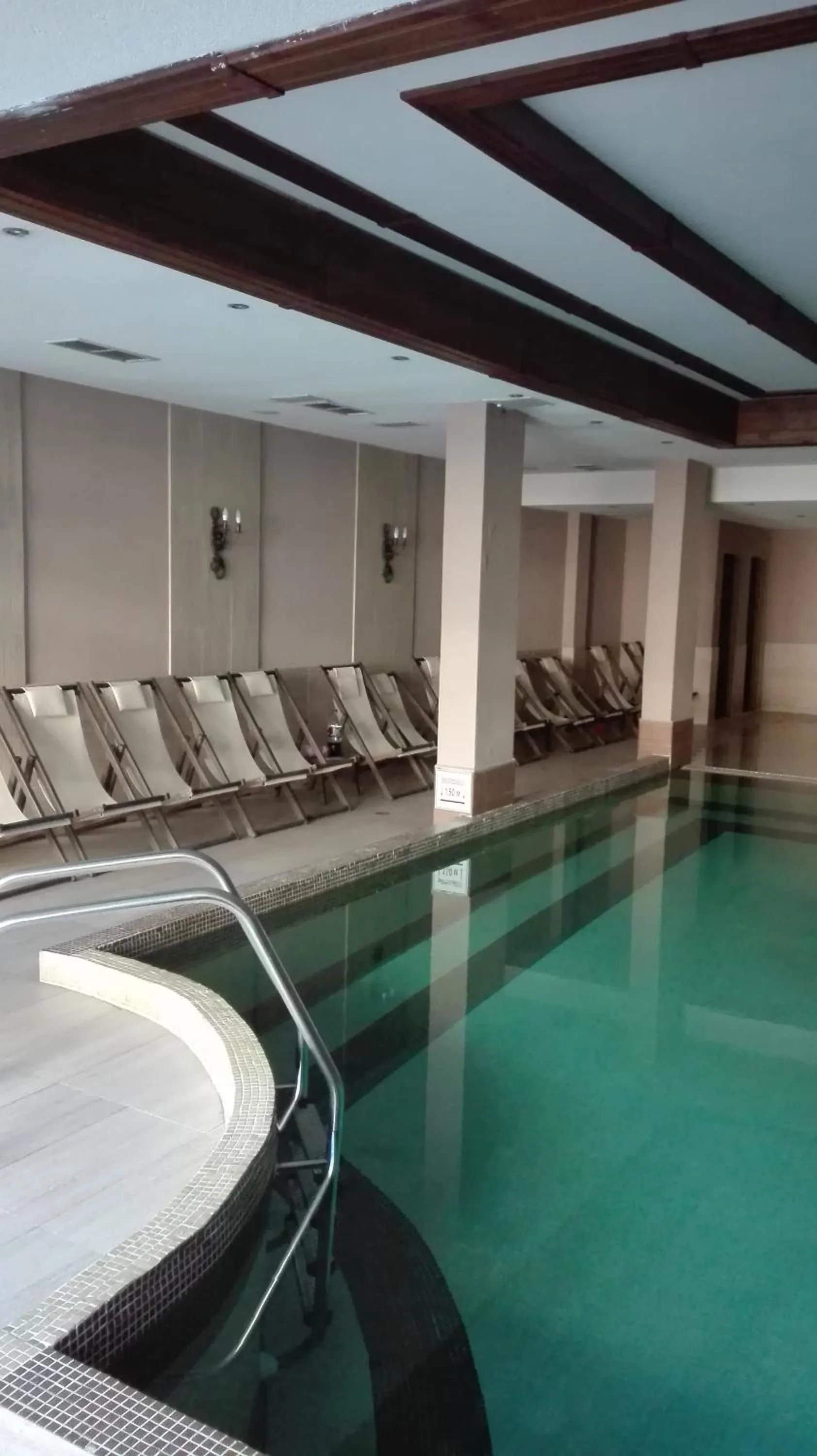 Swimming pool in Mountain Top Mina
