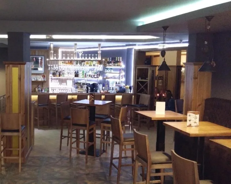 Lounge or bar in Mountain Top Mina