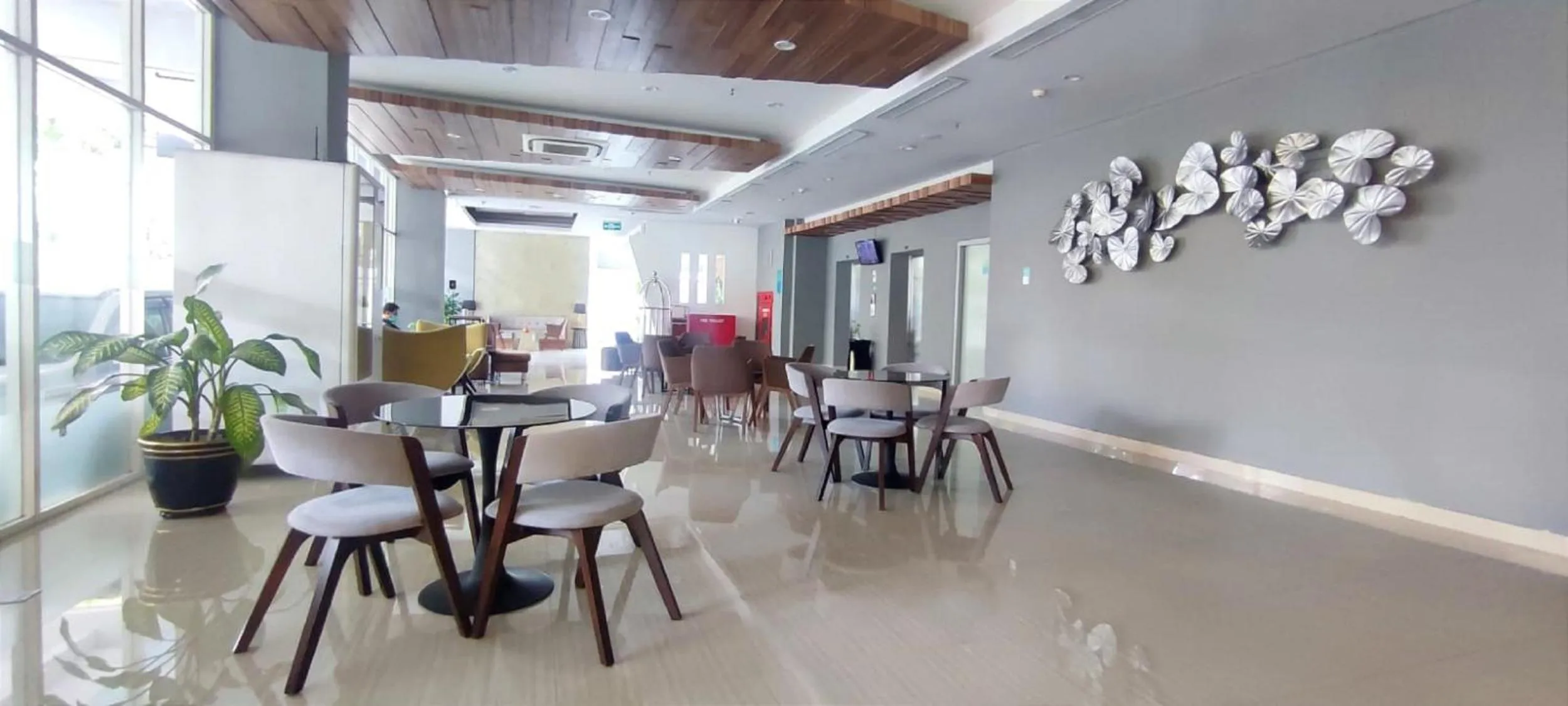 Communal lounge/ TV room in KHAS Gresik