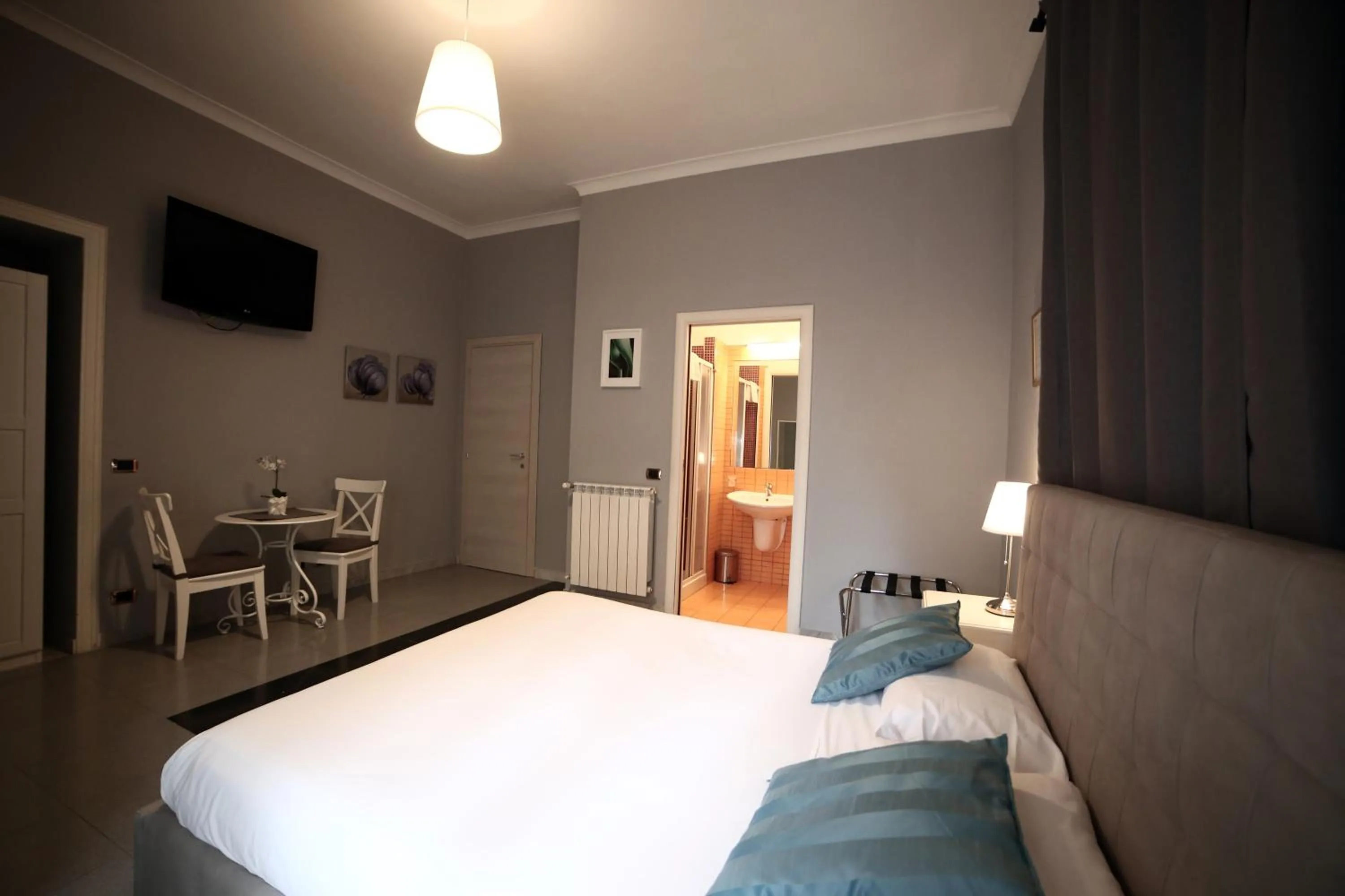 Photo of the whole room, Bed in Dhome B&B