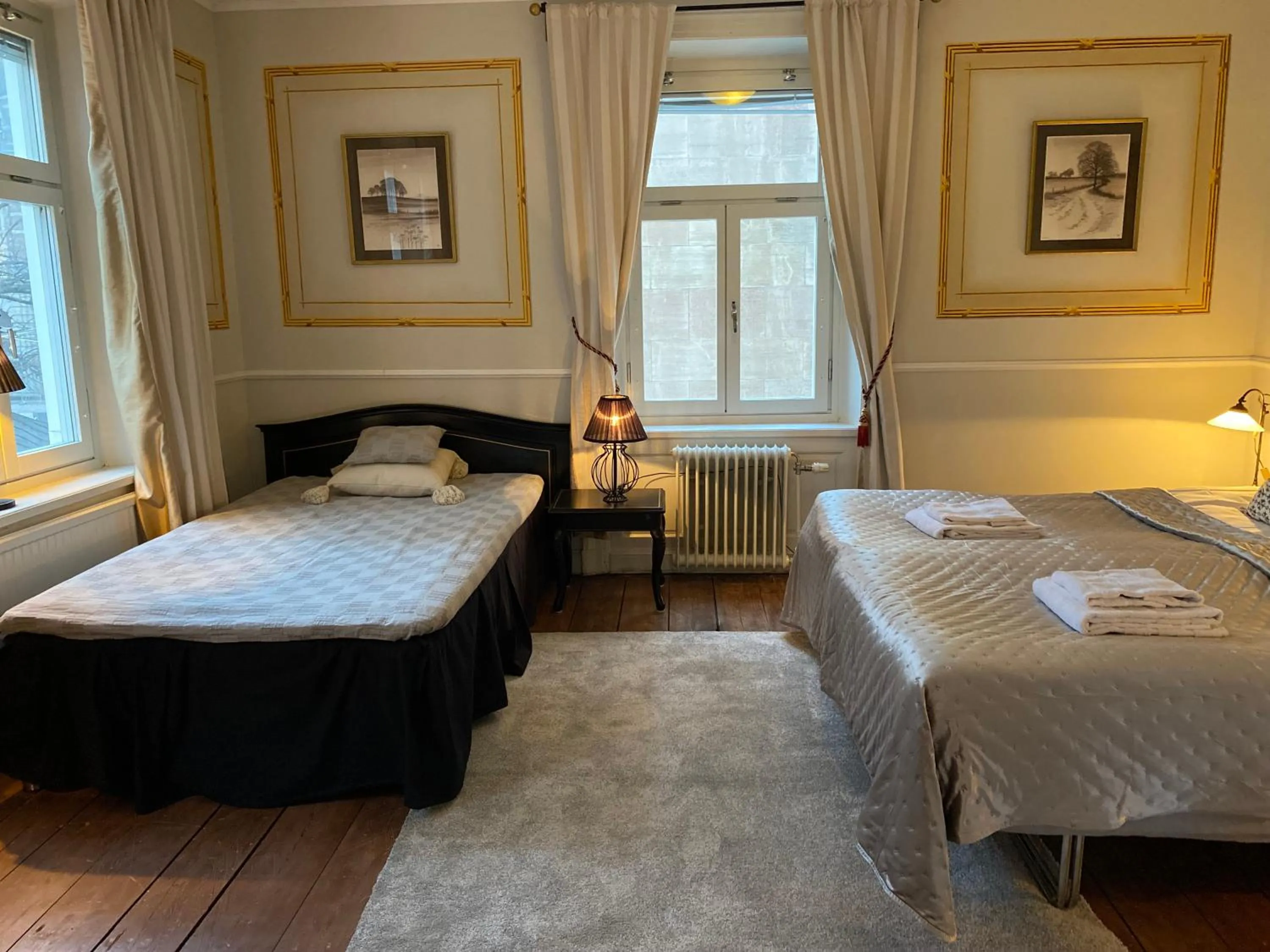 Bedroom, Bed in Strand Hotel