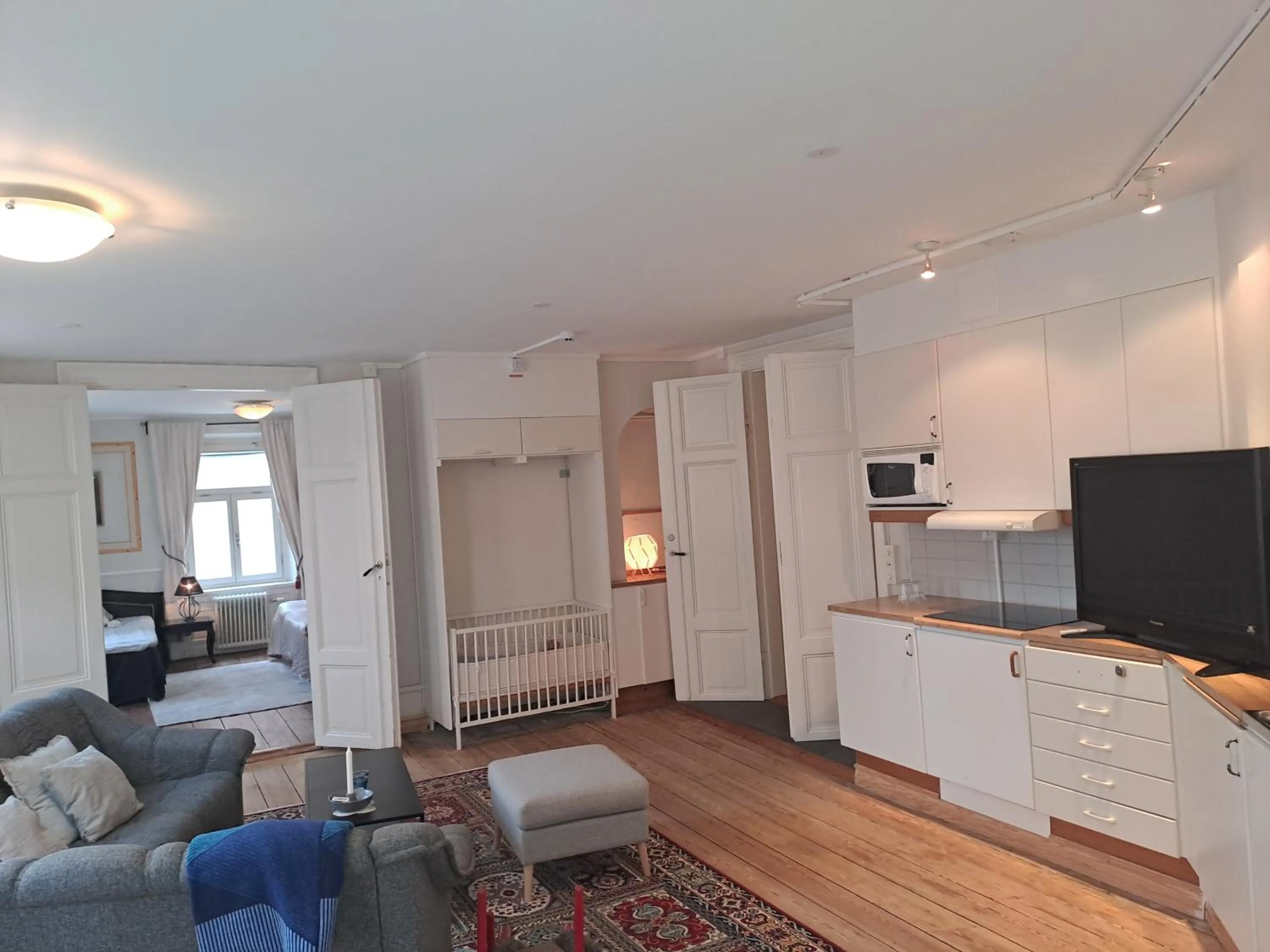 Photo of the whole room in Strand Hotel