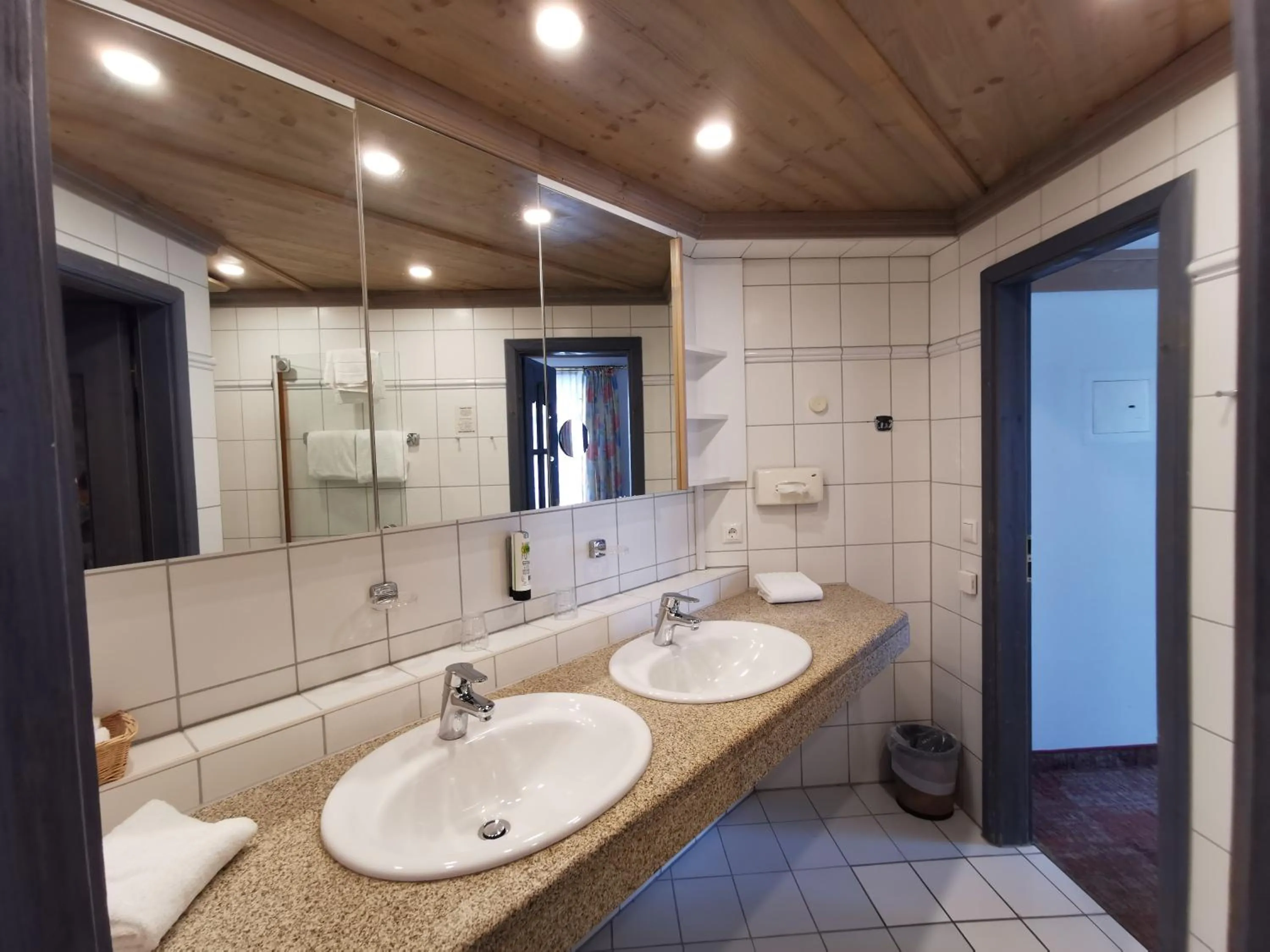 Bathroom in Hotel Promenade