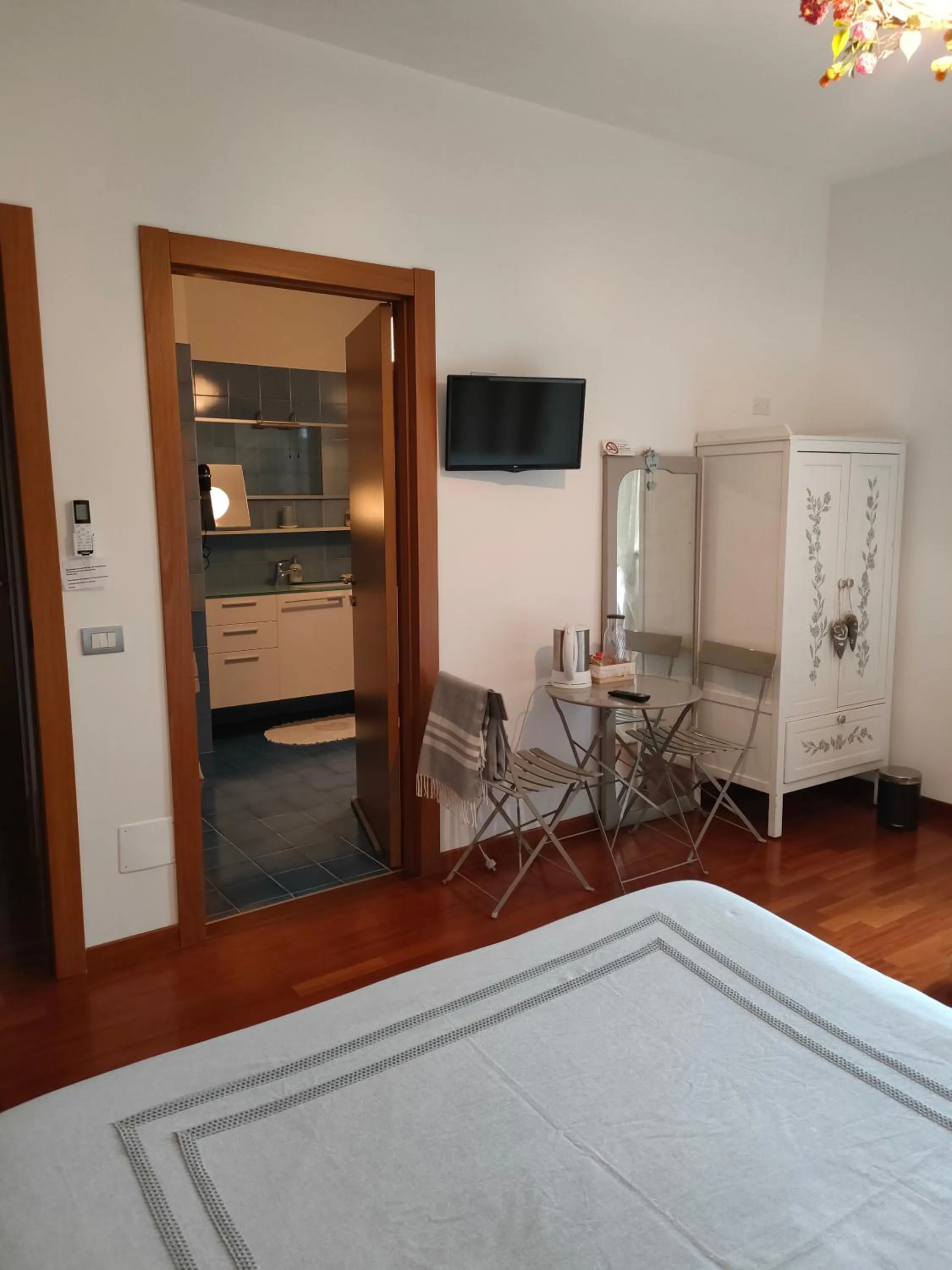 Photo of the whole room in Vistazzurra B&B