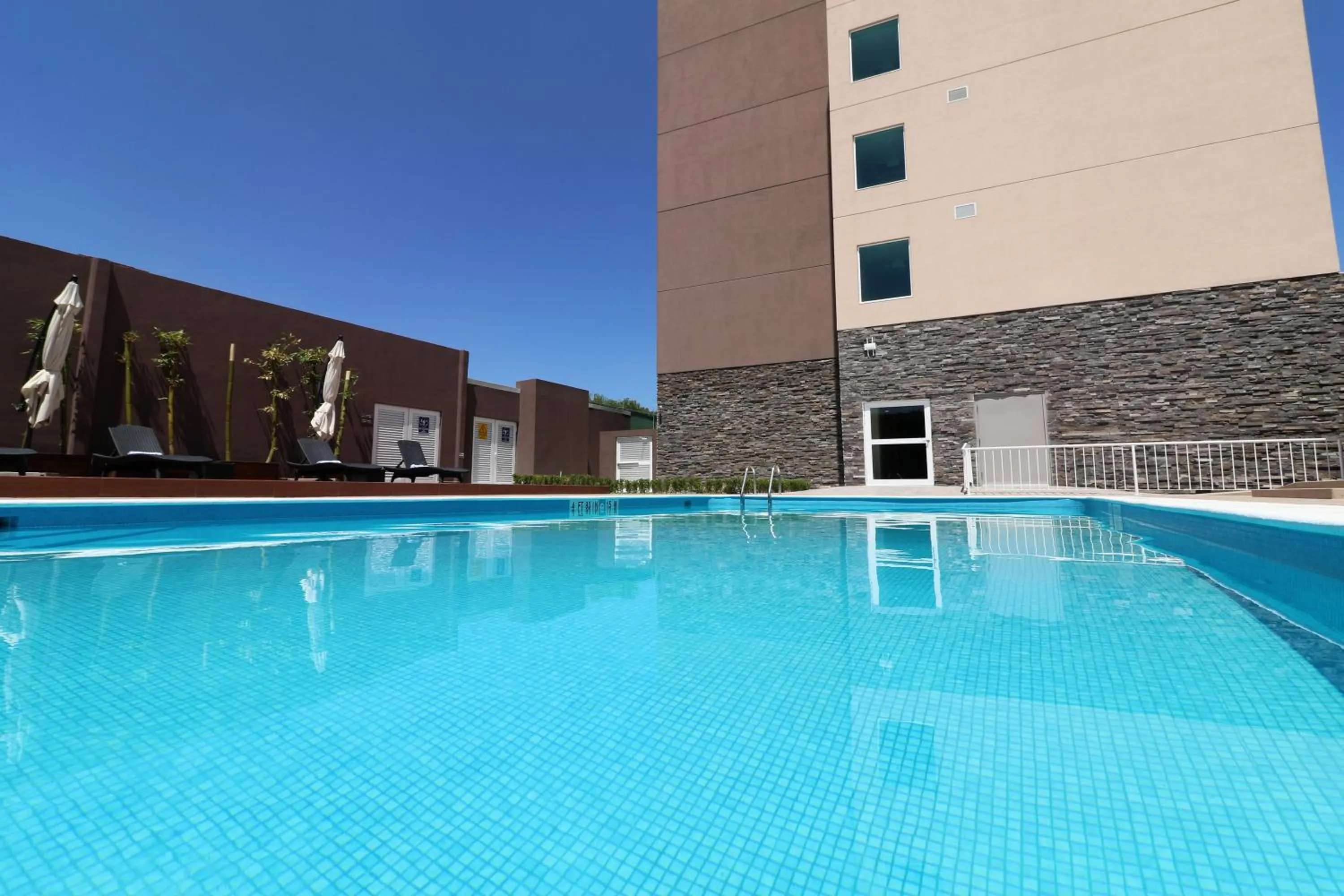 Swimming pool in Candlewood Suites - Celaya by IHG
