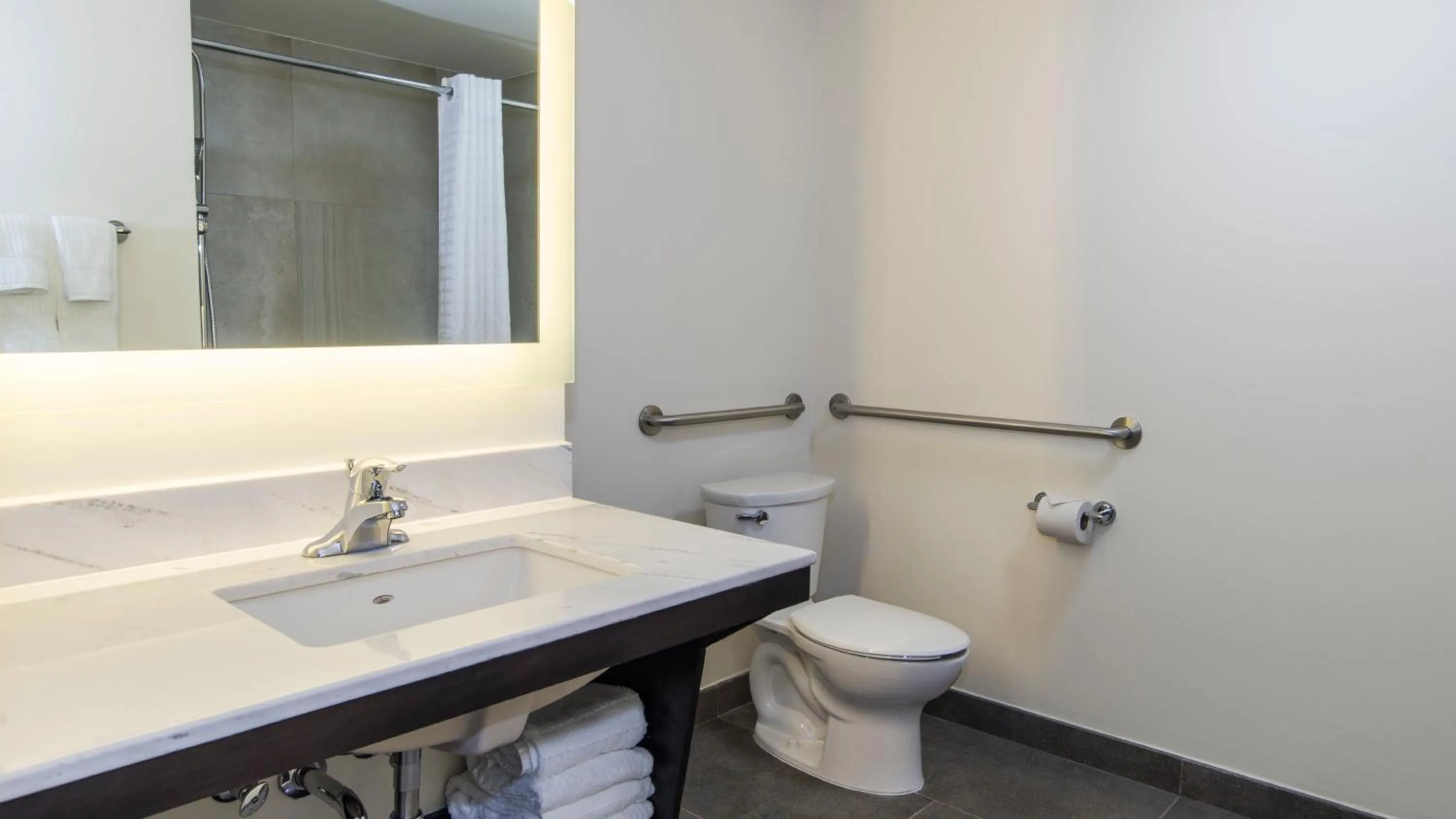 Bathroom in Candlewood Suites - Celaya by IHG
