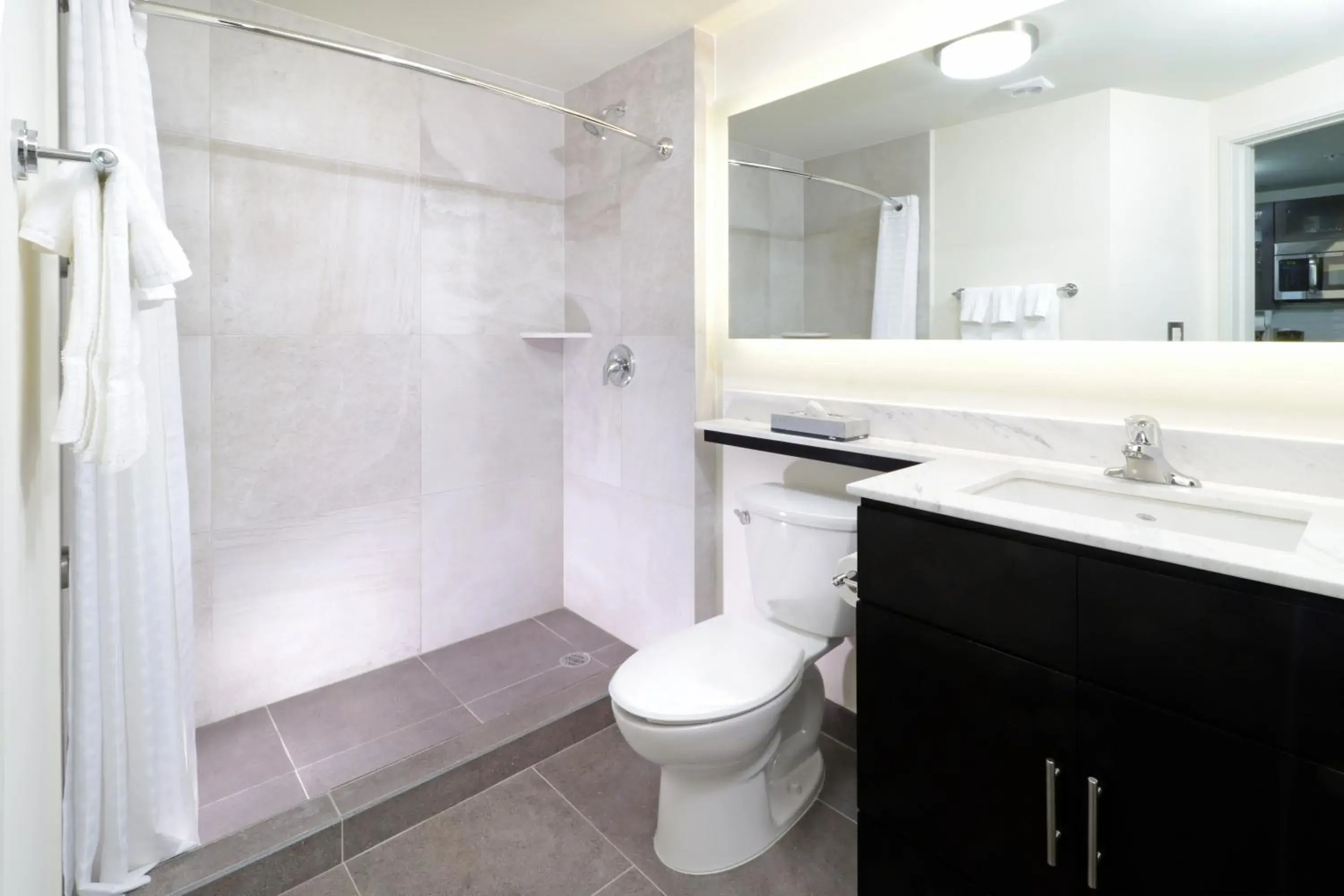 Bathroom in Candlewood Suites - Celaya by IHG Bathroom in Candlewood Suites - Celaya by IHG