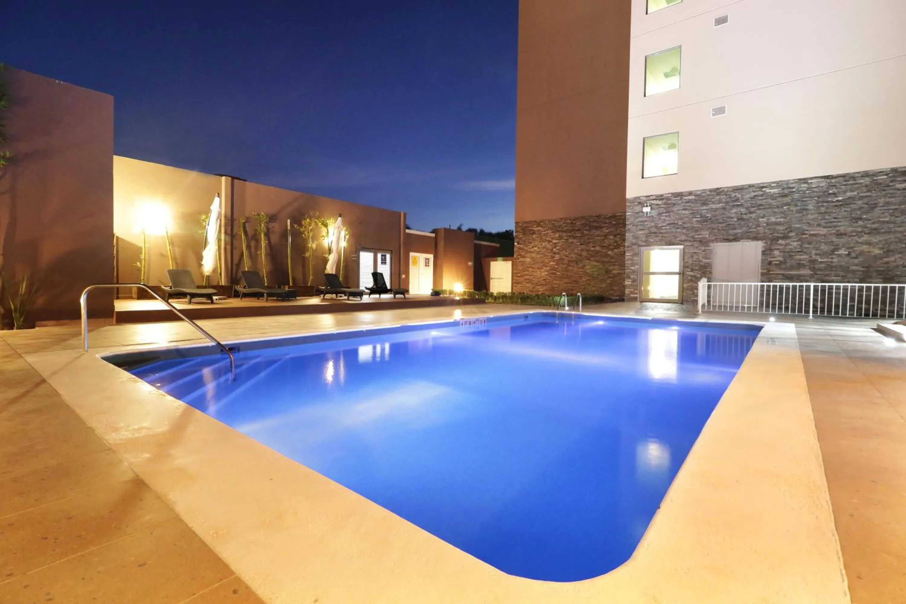 Swimming pool in Candlewood Suites - Celaya by IHG