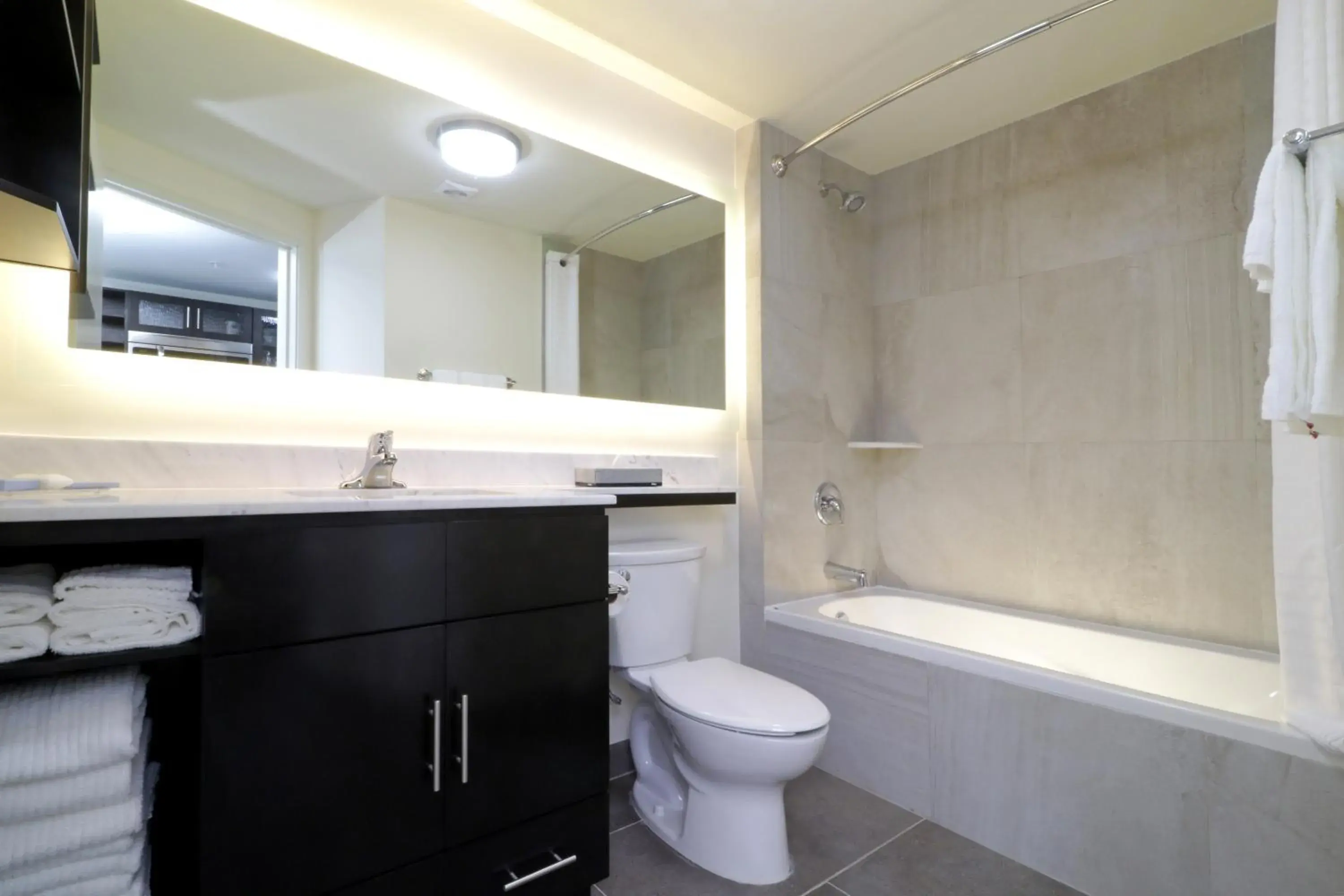 Bathroom in Candlewood Suites - Celaya by IHG Bathroom in Candlewood Suites - Celaya by IHG