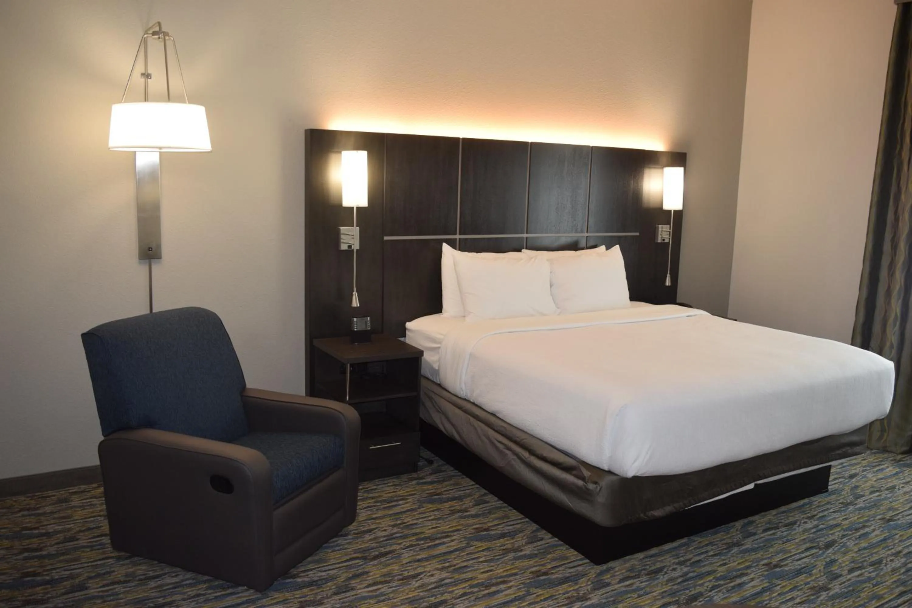 Photo of the whole room, Bed in Candlewood Suites - Nashville Metro Center by IHG