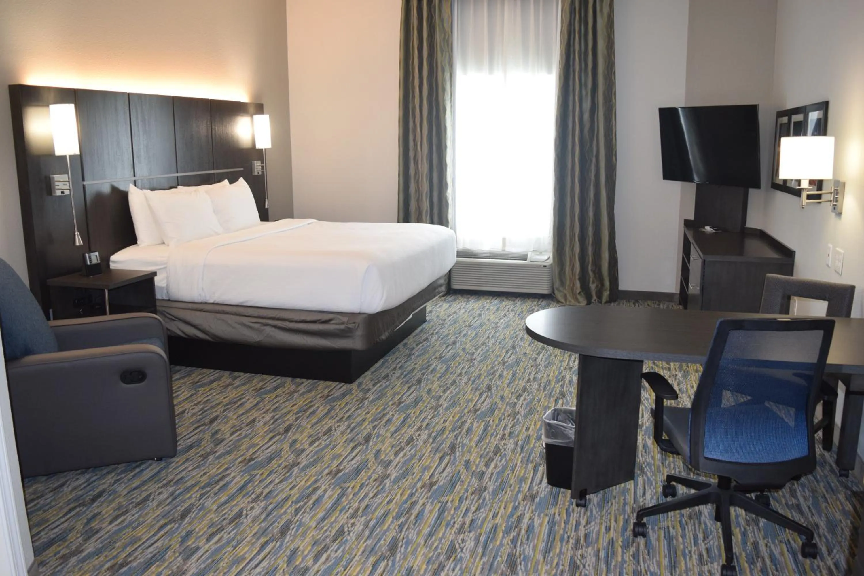 Photo of the whole room, Bed in Candlewood Suites - Nashville Metro Center by IHG