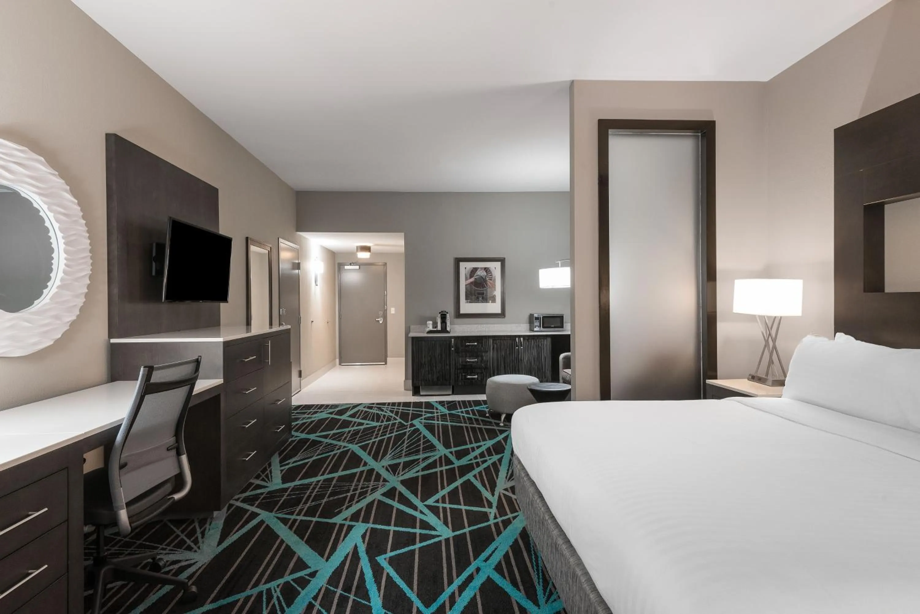 Bed in Holiday Inn Express & Suites - Charlotte Airport by IHG