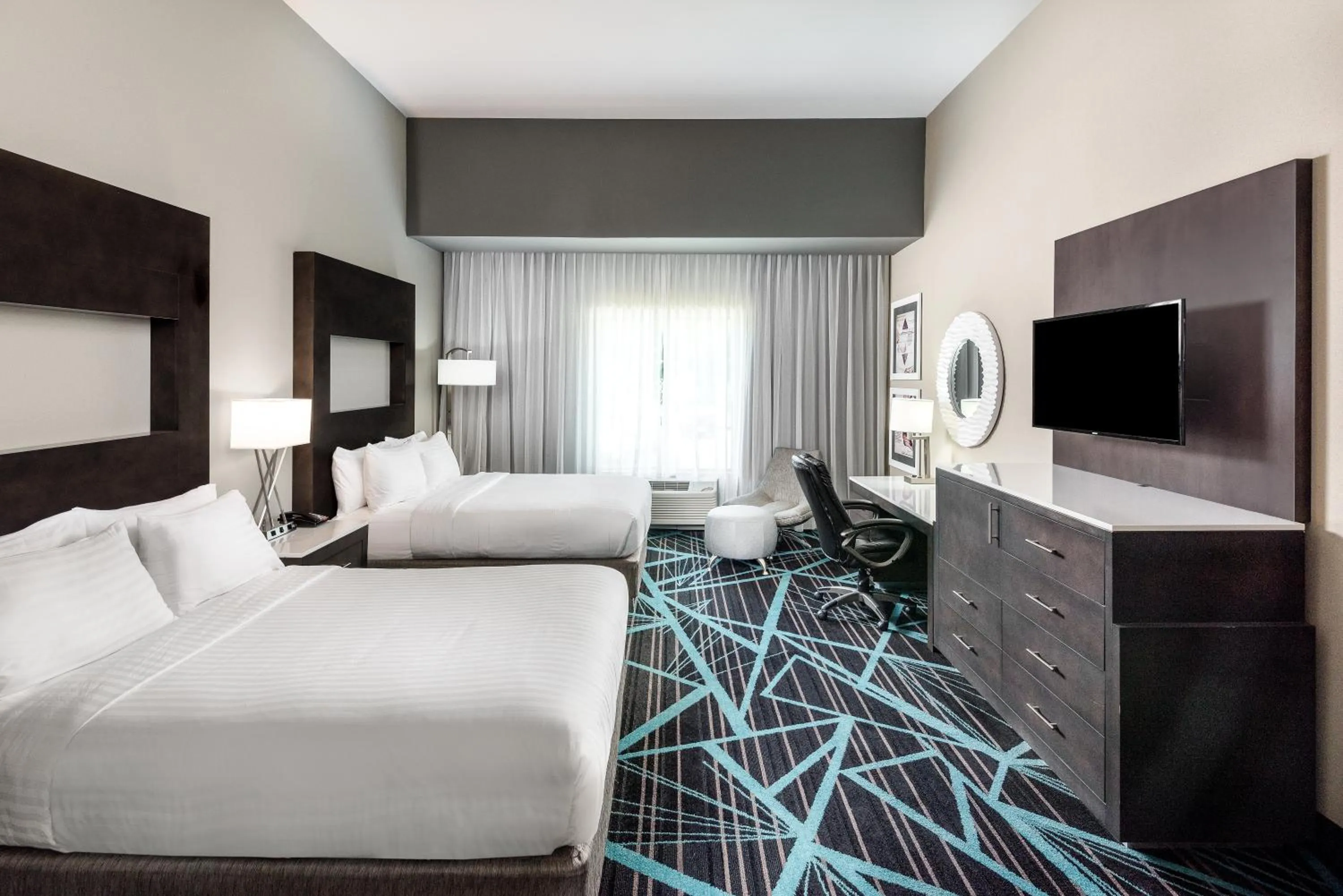 Photo of the whole room, Bed in Holiday Inn Express & Suites - Charlotte Airport by IHG