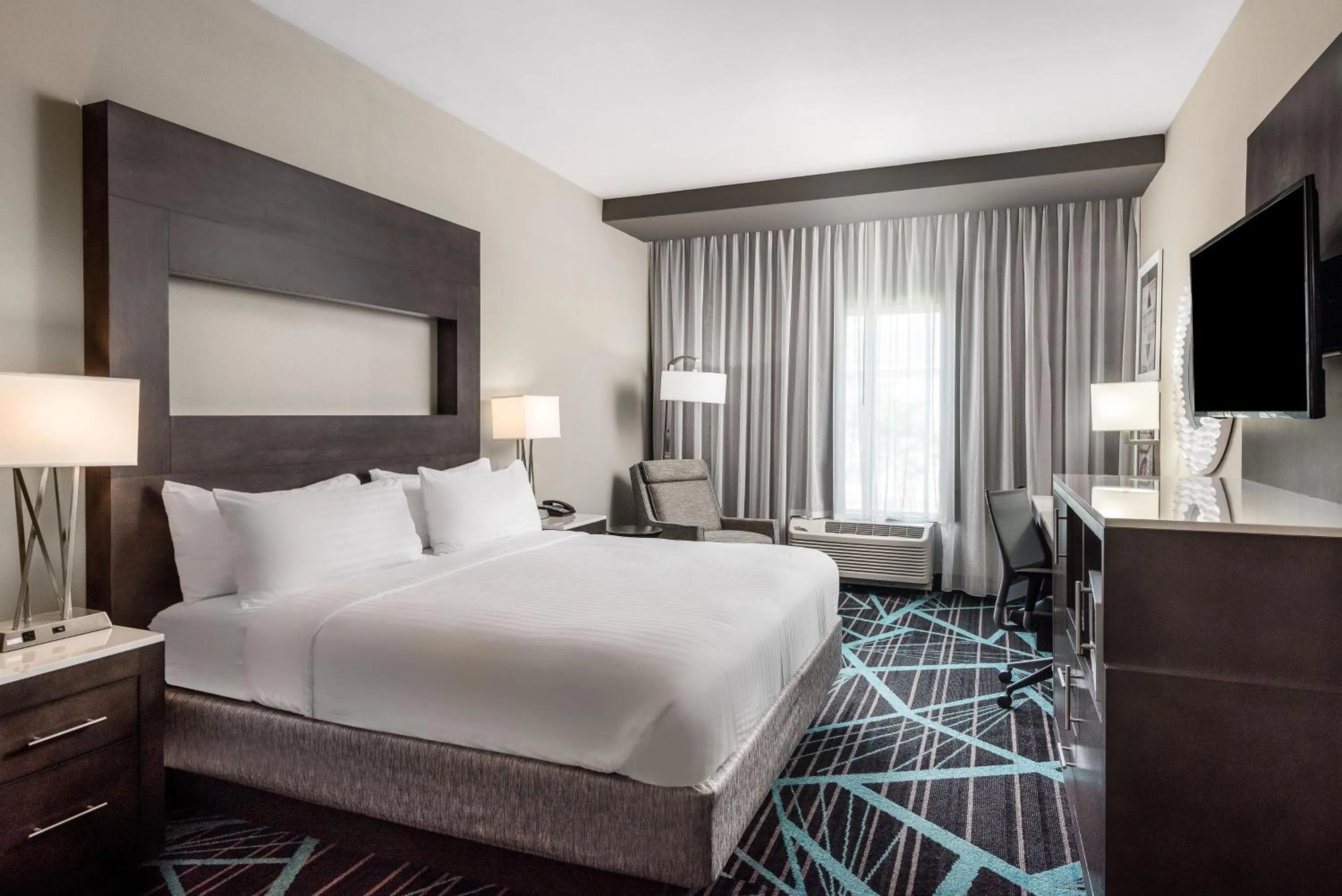 Bed in Holiday Inn Express & Suites - Charlotte Airport by IHG