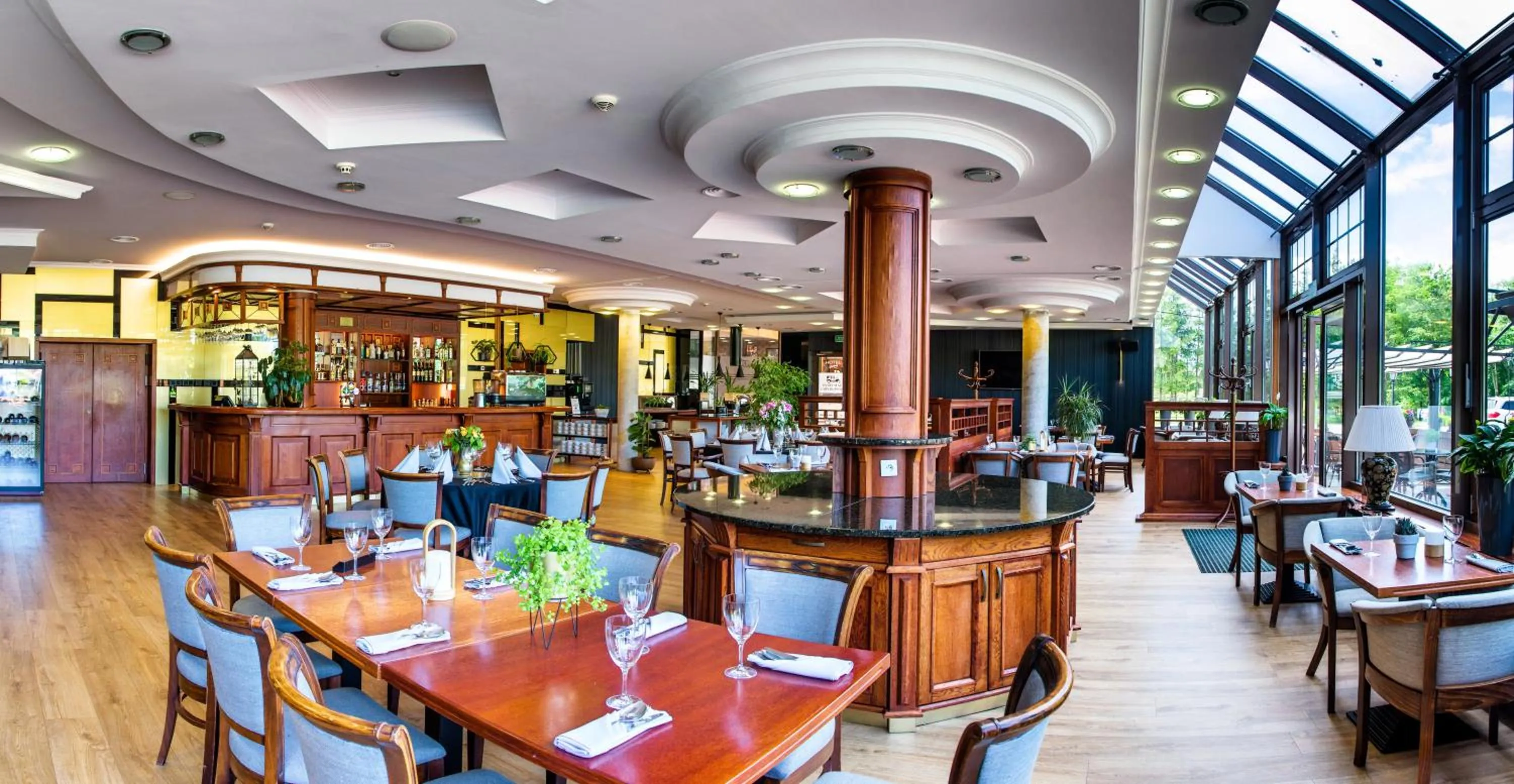 Restaurant/places to eat in Hotel Verde