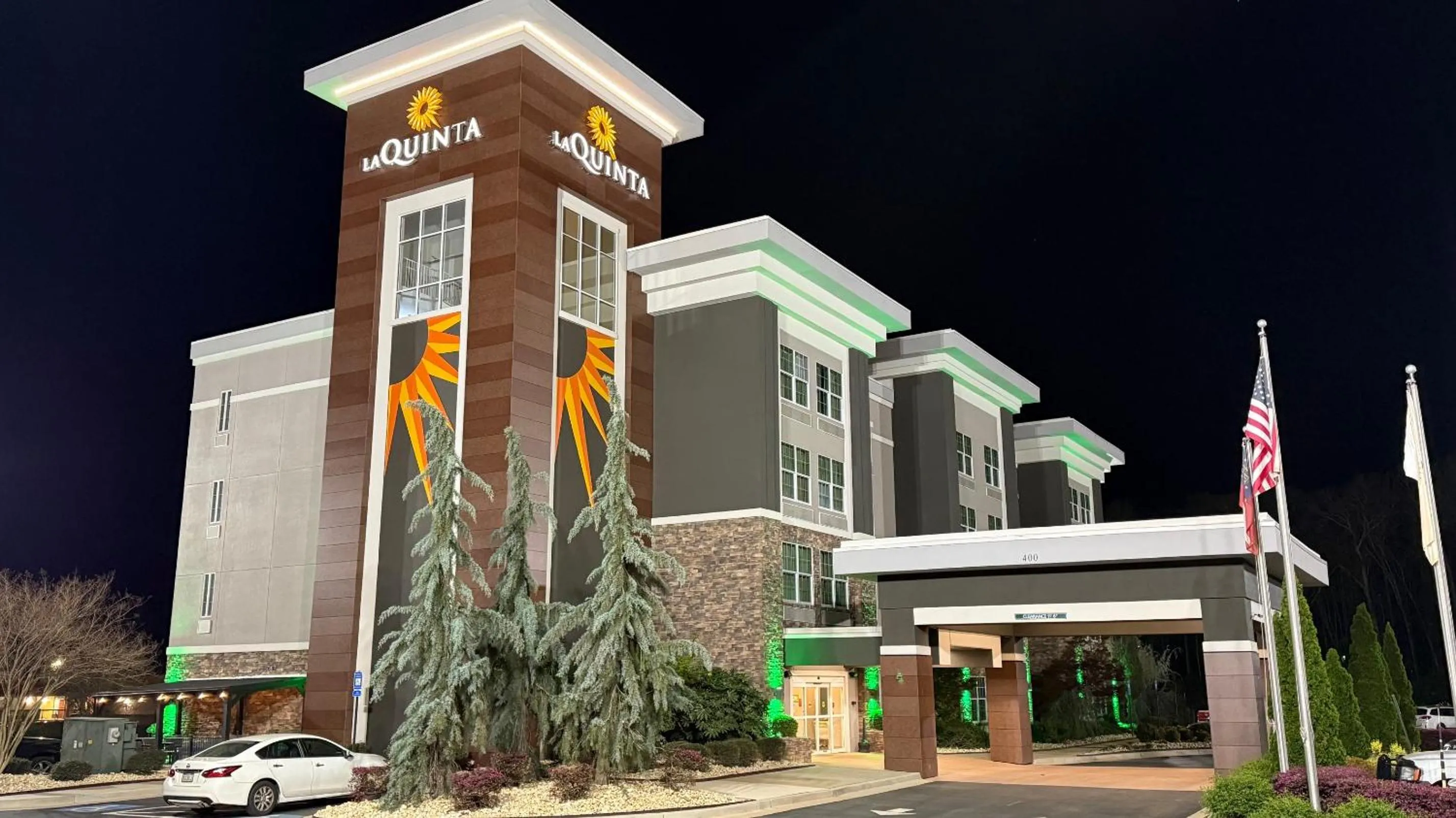 Property building in La Quinta by Wyndham Forsyth