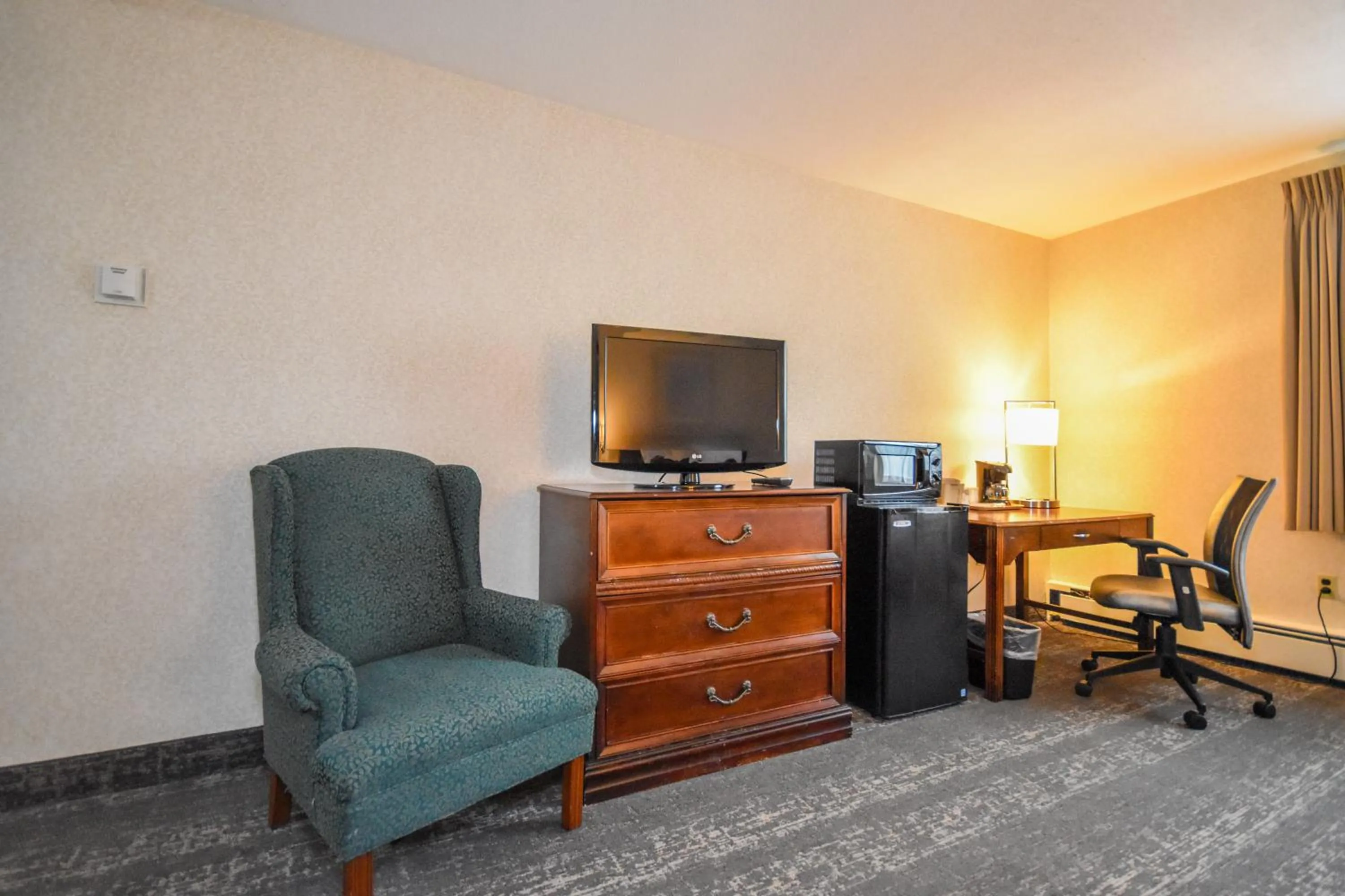 TV and multimedia in Charles River Inn