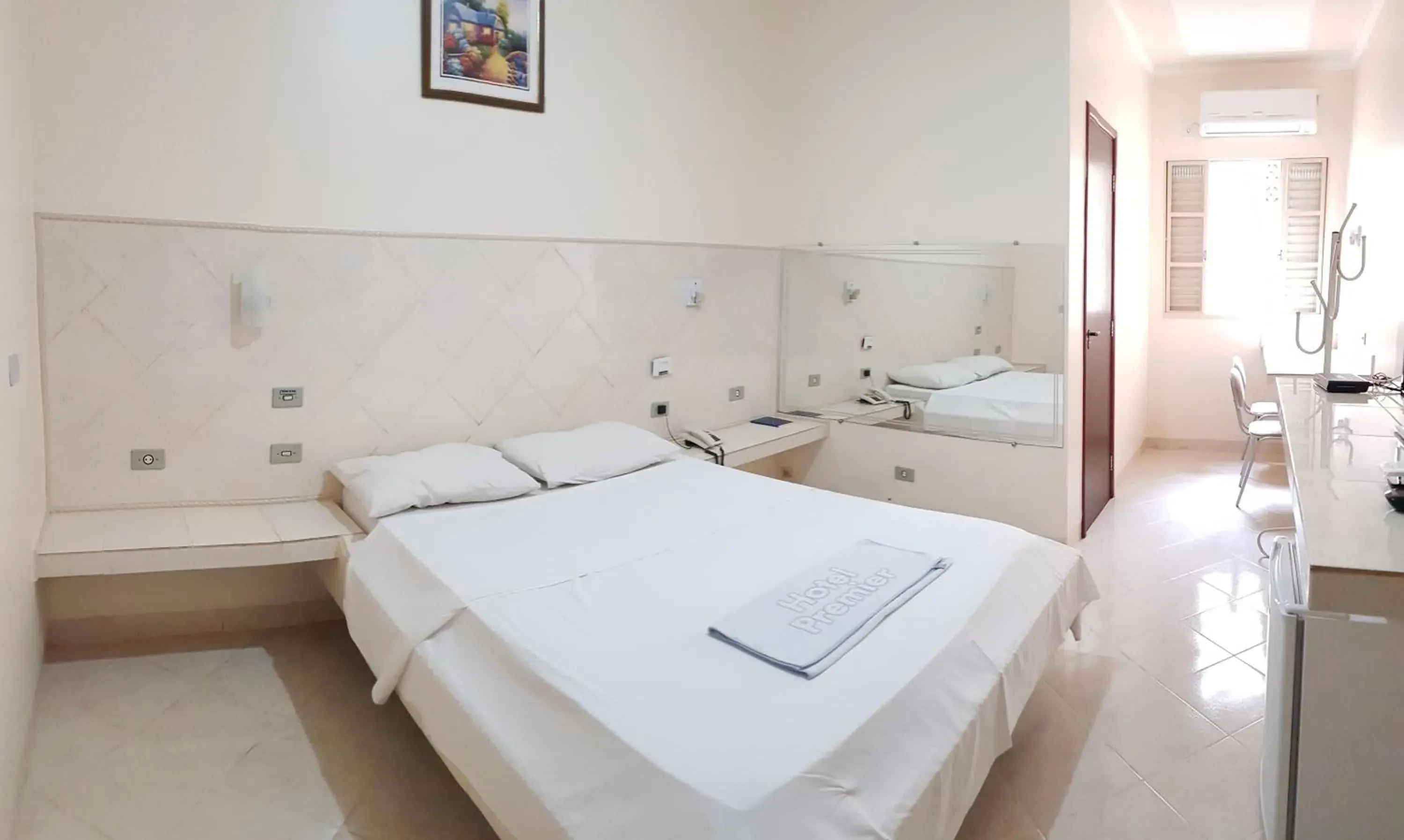 Large Single Room in Hotel Premier Large Single Room in Hotel Premier