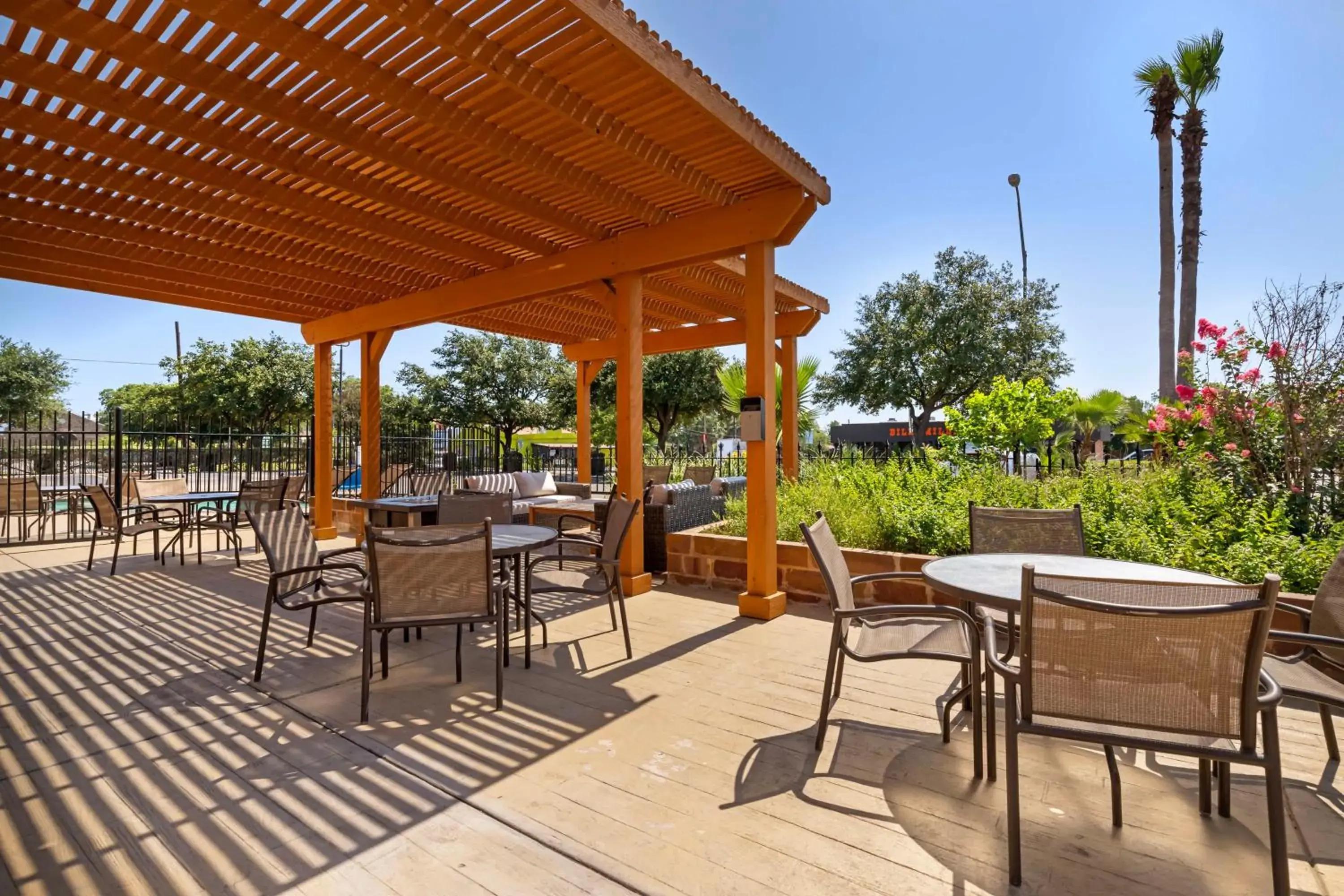 Property building in Best Western Plus Downtown North Property building in Best Western Plus Downtown North