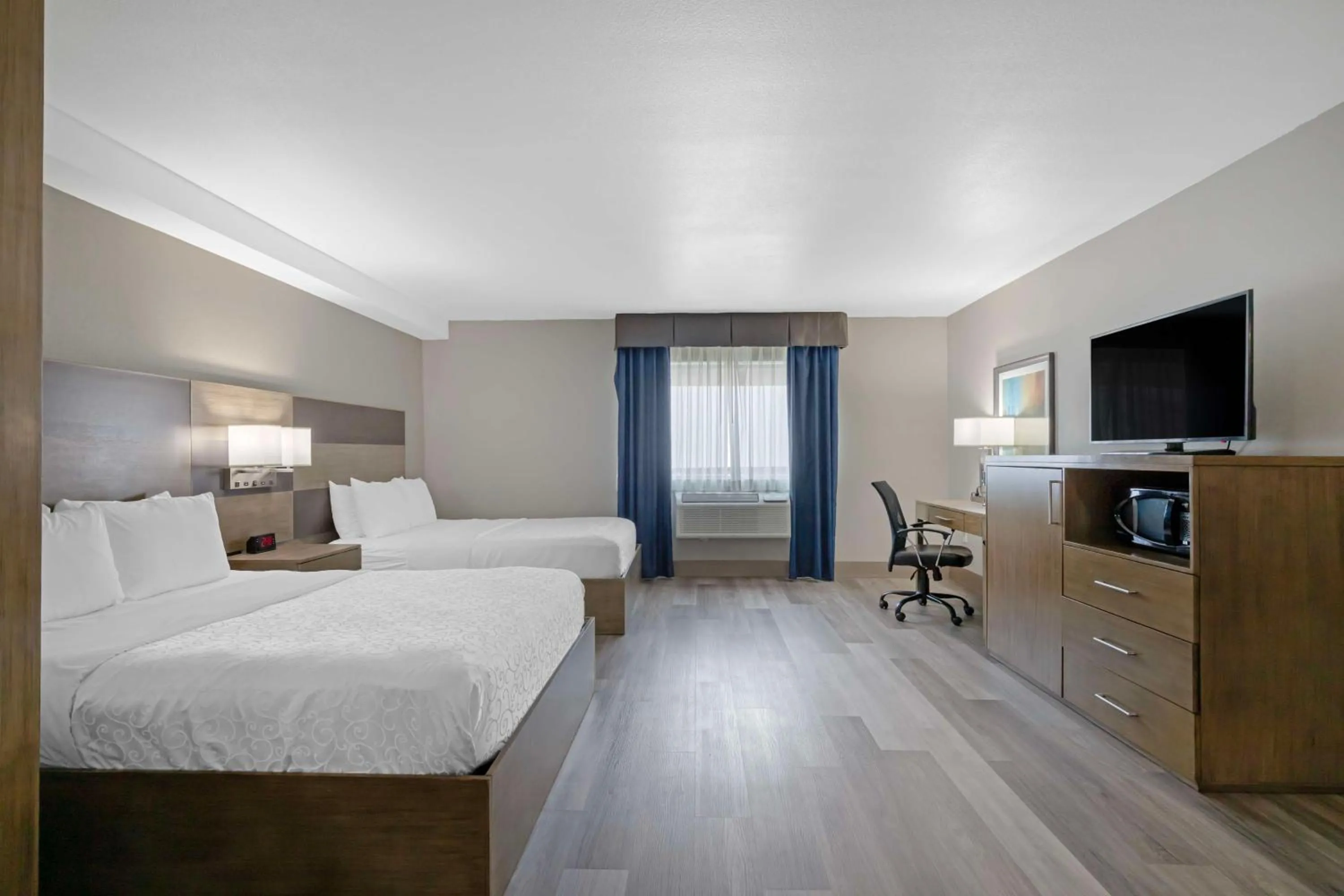 Photo of the whole room, Bed in Best Western Plus Downtown North