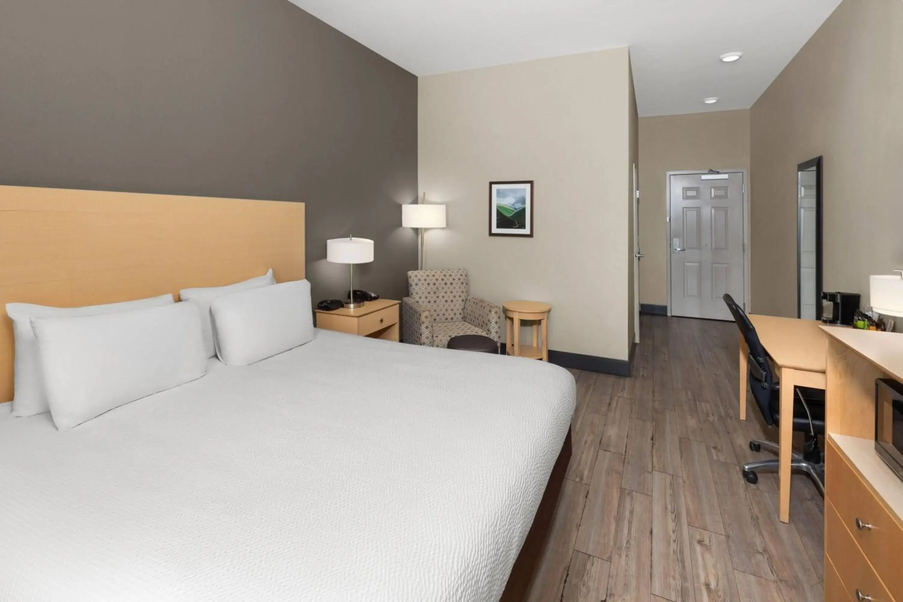 Photo of the whole room, Bed in Stone Hill Norman, Trademark Collection by Wyndham Photo of the whole room, Bed in Stone Hill Norman, Trademark Collection by Wyndham