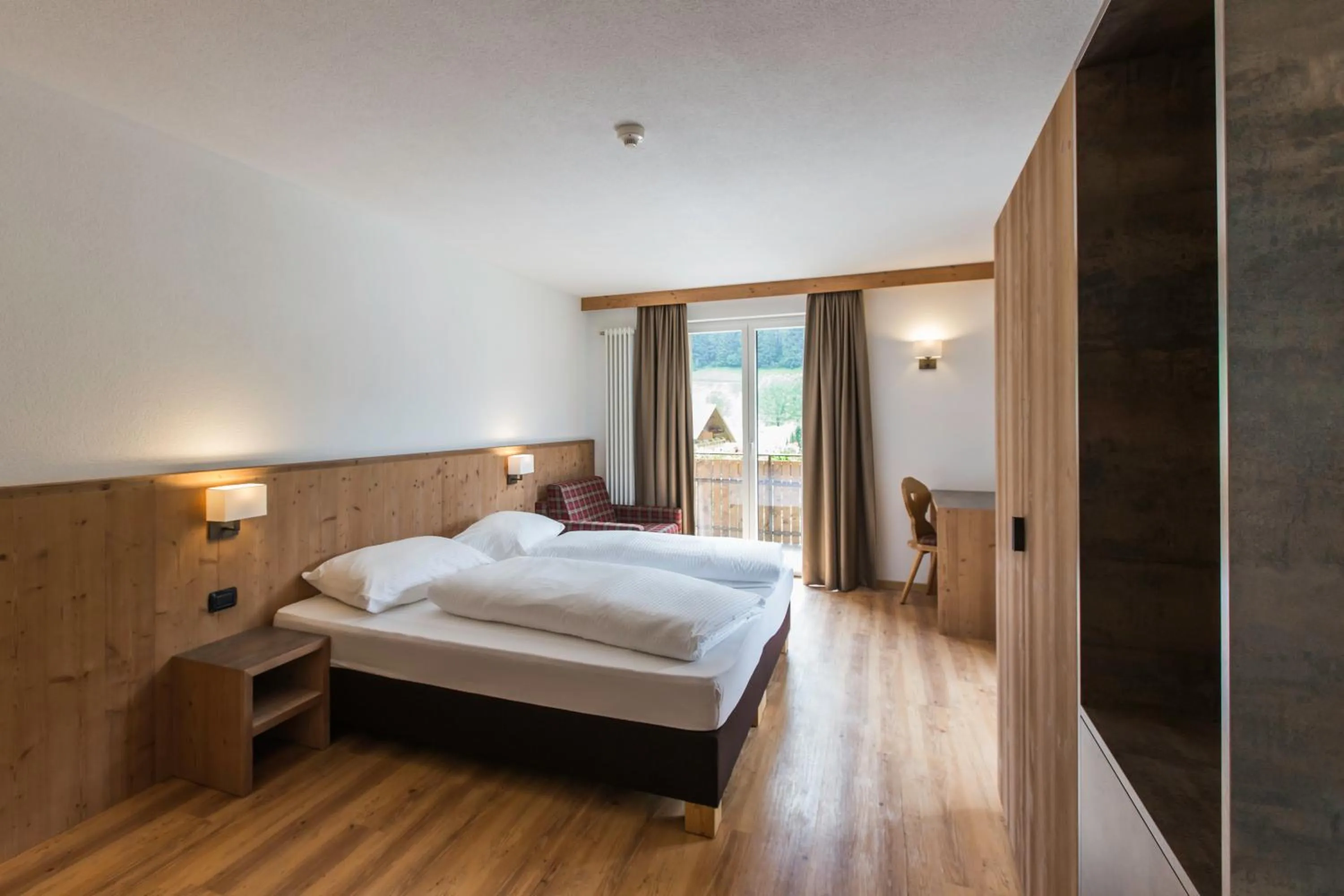 Bedroom, Bed in Hotel Adler