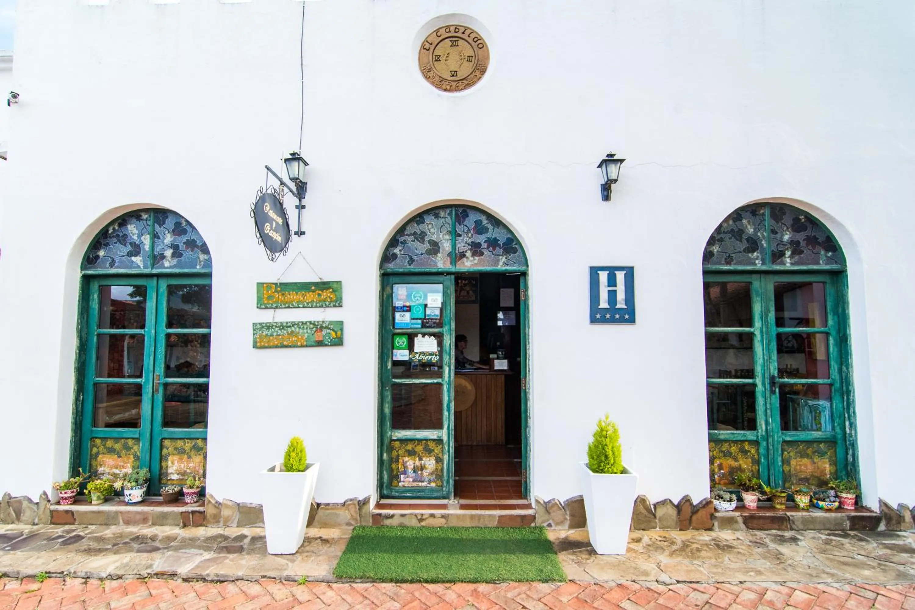 Restaurant/places to eat in El Pueblito Hotel Boutique