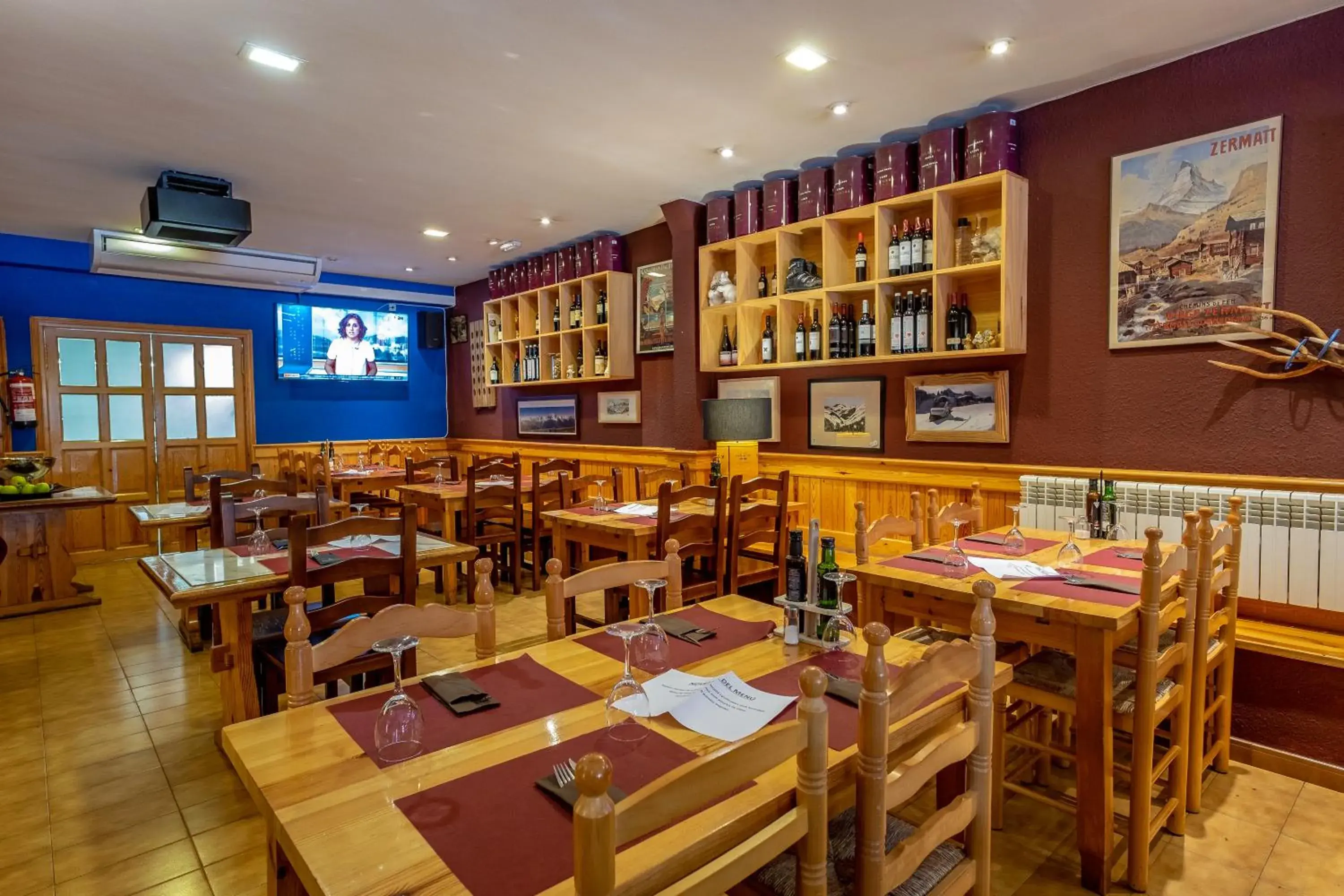 Restaurant/places to eat in Hotel Esquirol Restaurant/places to eat in Hotel Esquirol