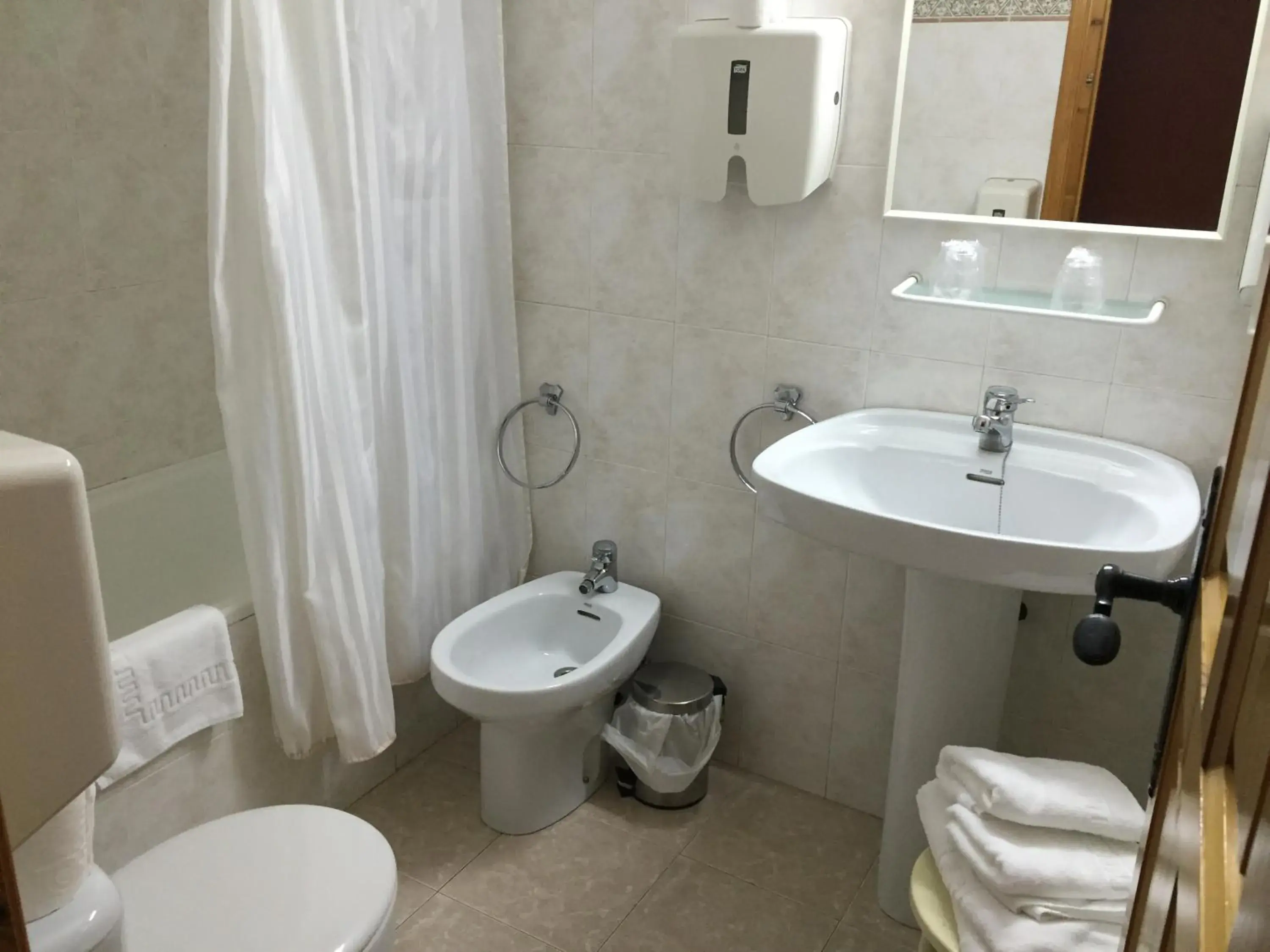 Double Room in Hotel Esquirol Double Room in Hotel Esquirol