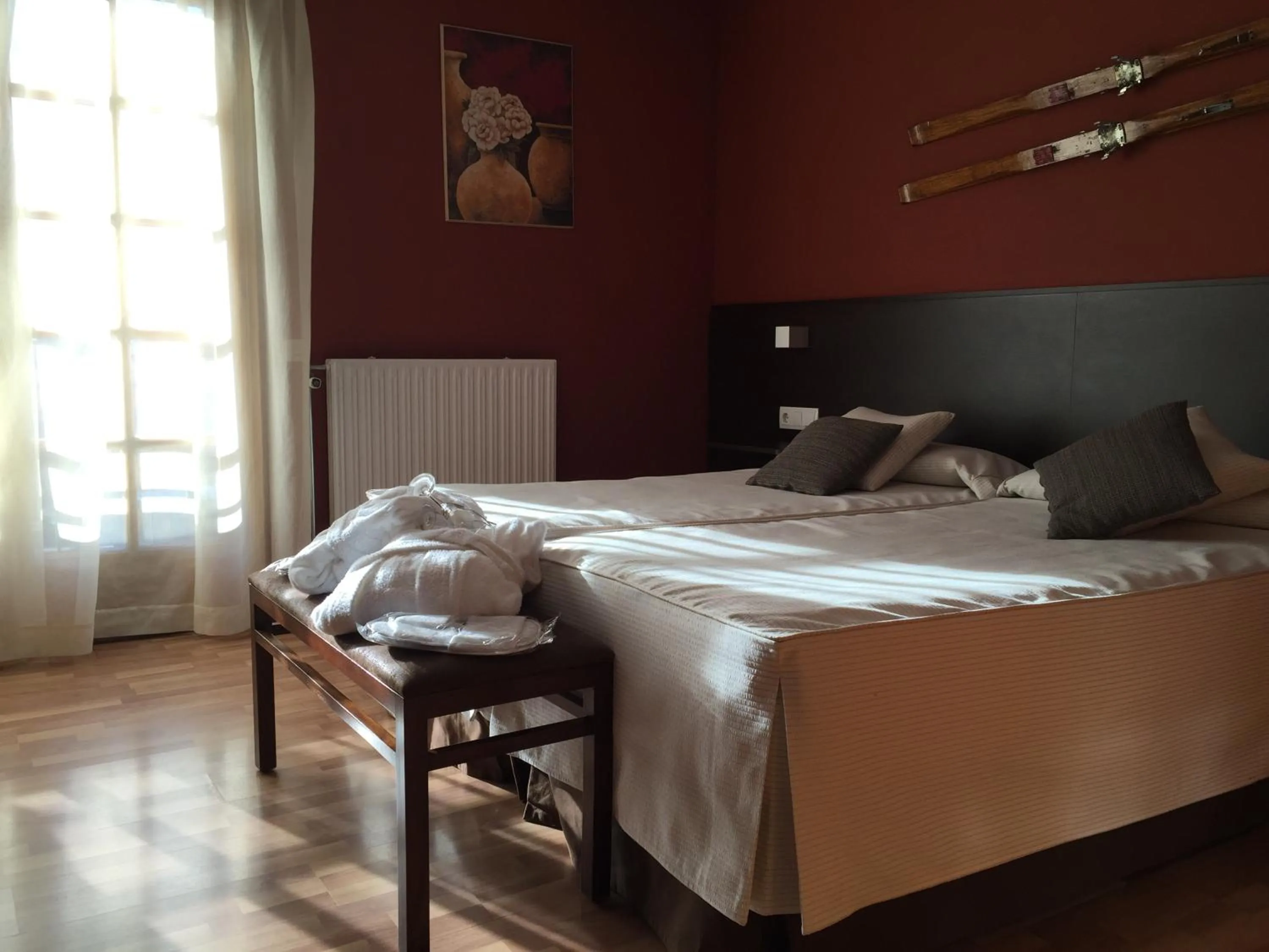 Day, Bed in Hotel Esquirol