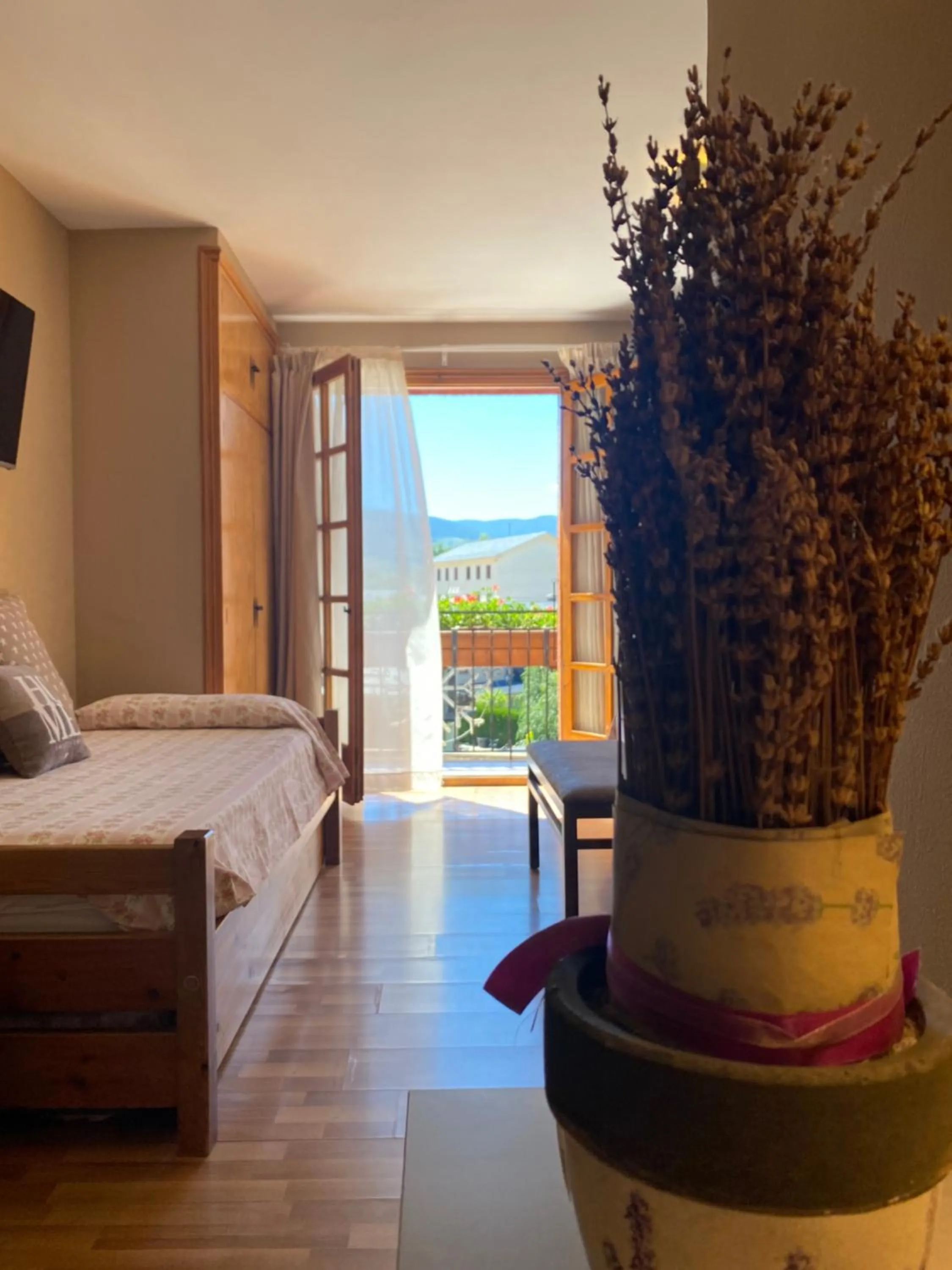 children, Bed in Hotel Esquirol