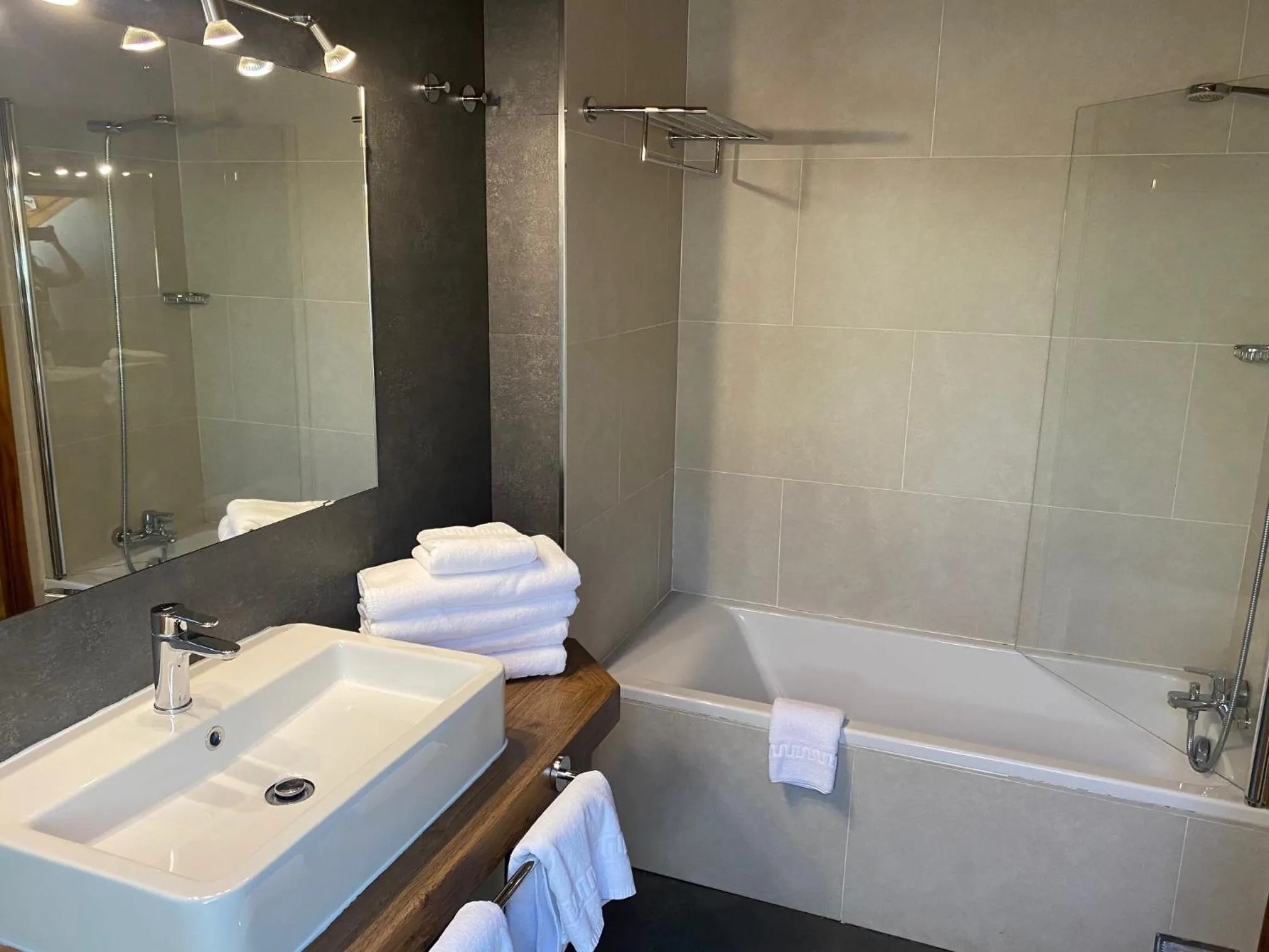 Bathroom in Hotel Esquirol