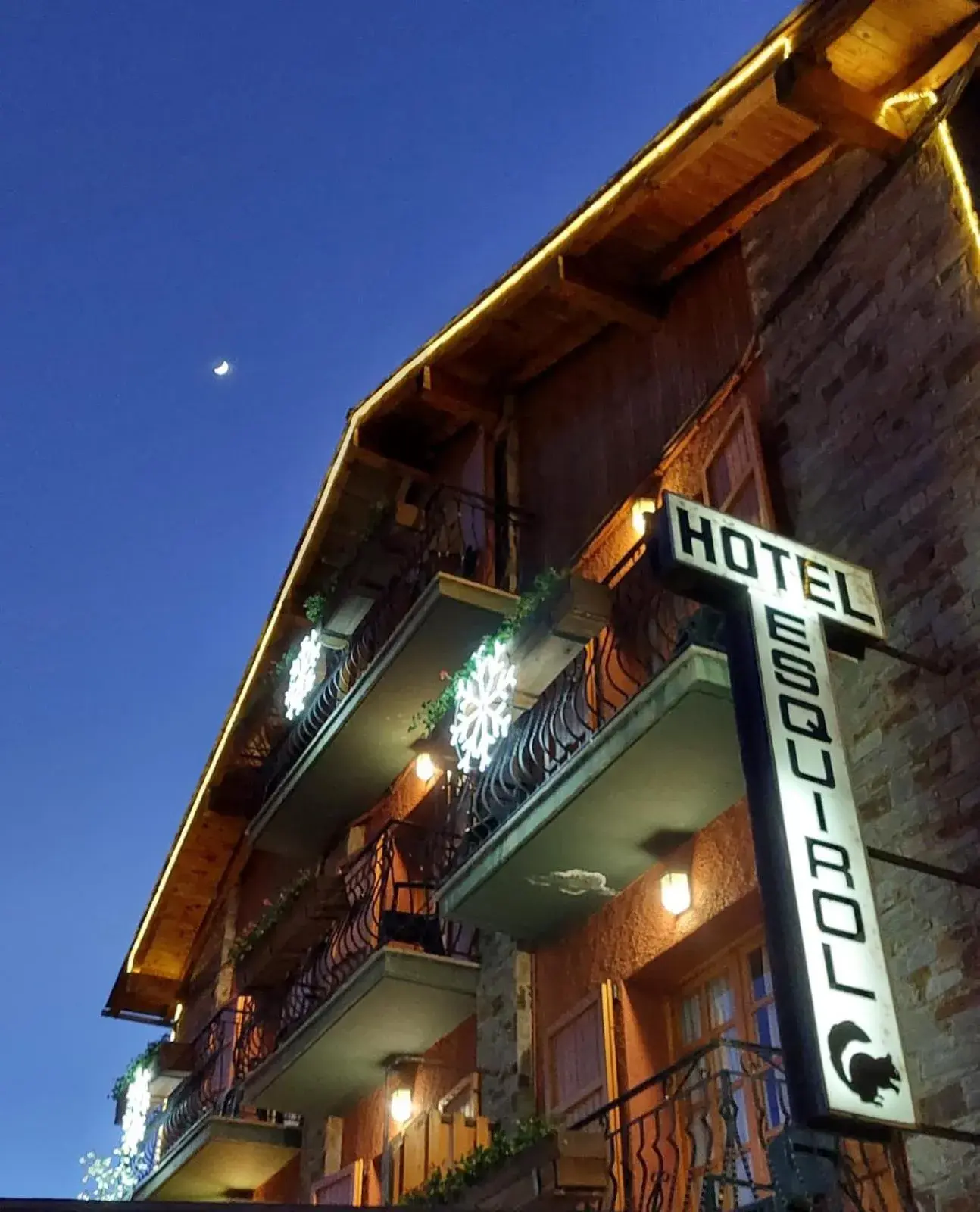 Facade/entrance in Hotel Esquirol Facade/entrance in Hotel Esquirol