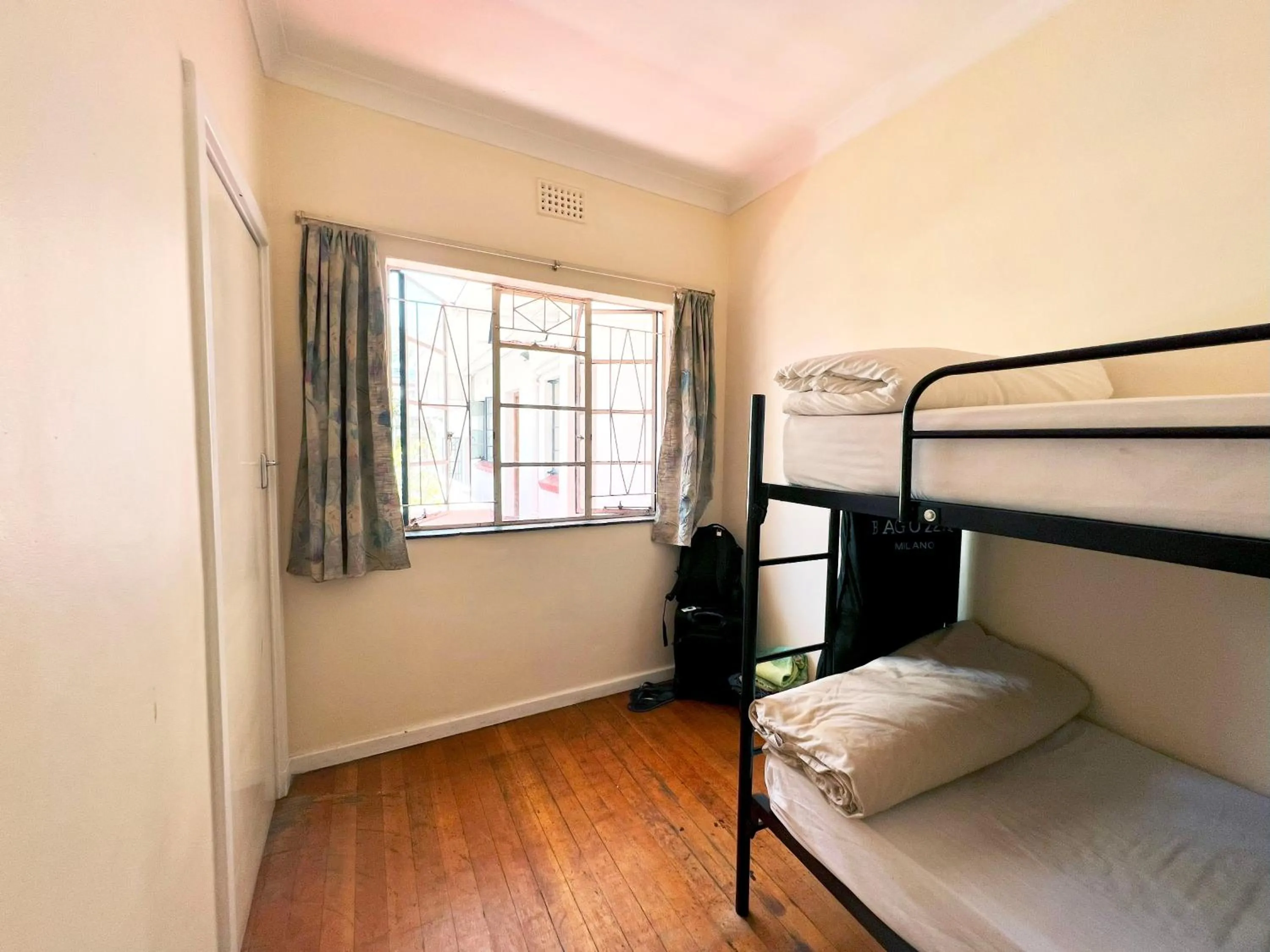 bunk bed, Bed in Long Street Backpackers