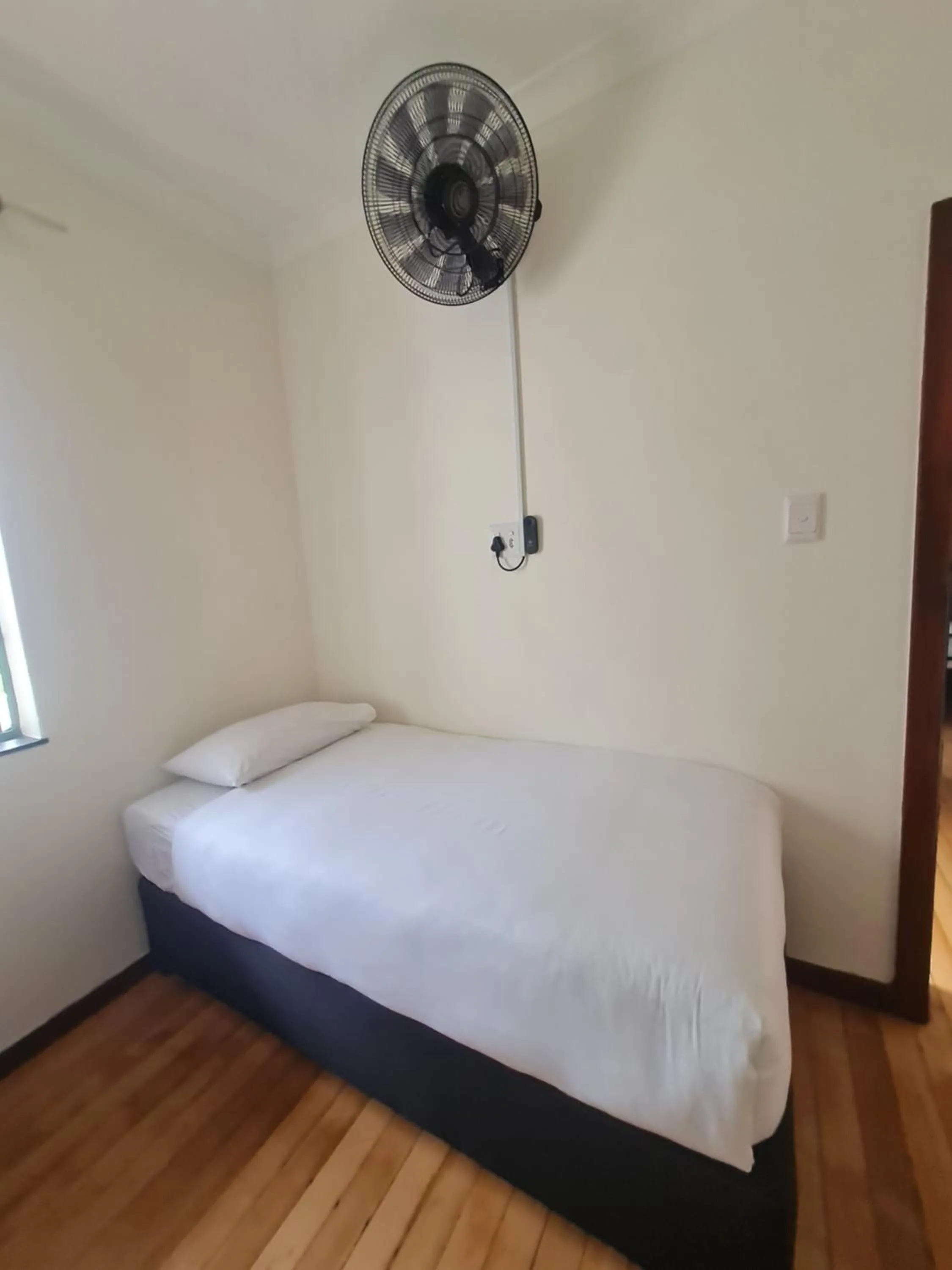 Bedroom, Bed in Long Street Backpackers