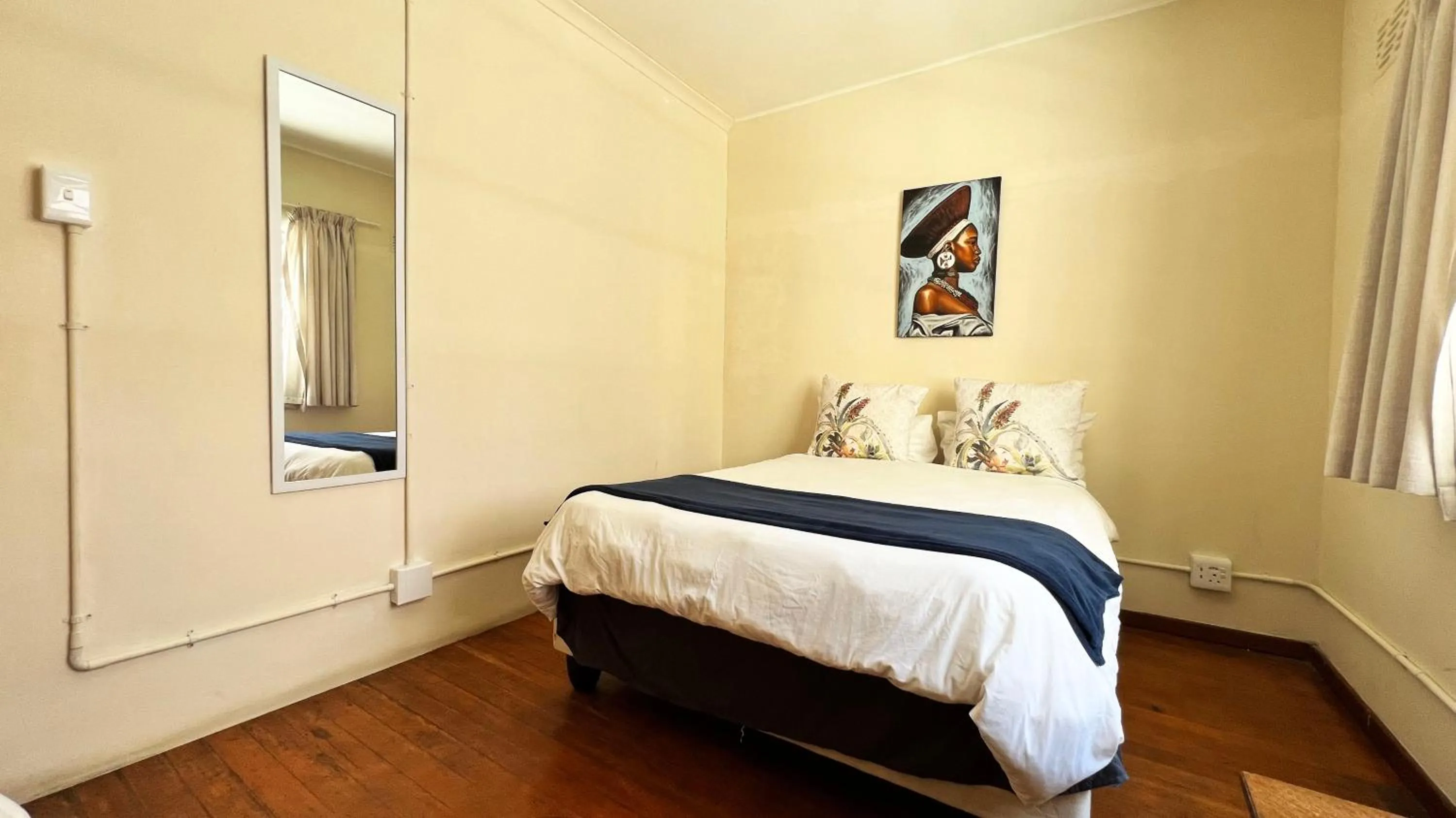 Bed in Long Street Backpackers