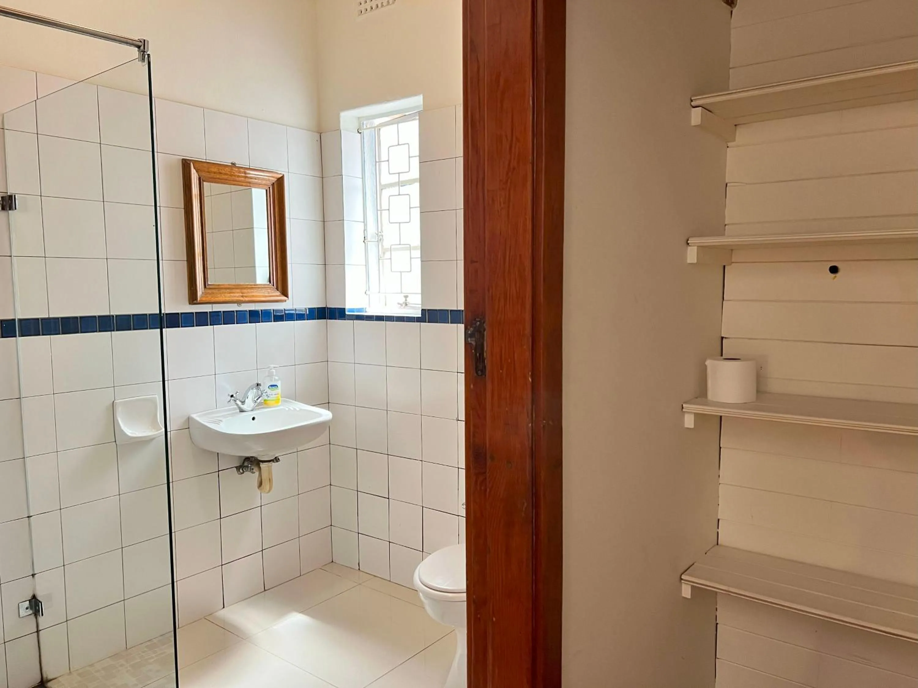 Toilet in Long Street Backpackers