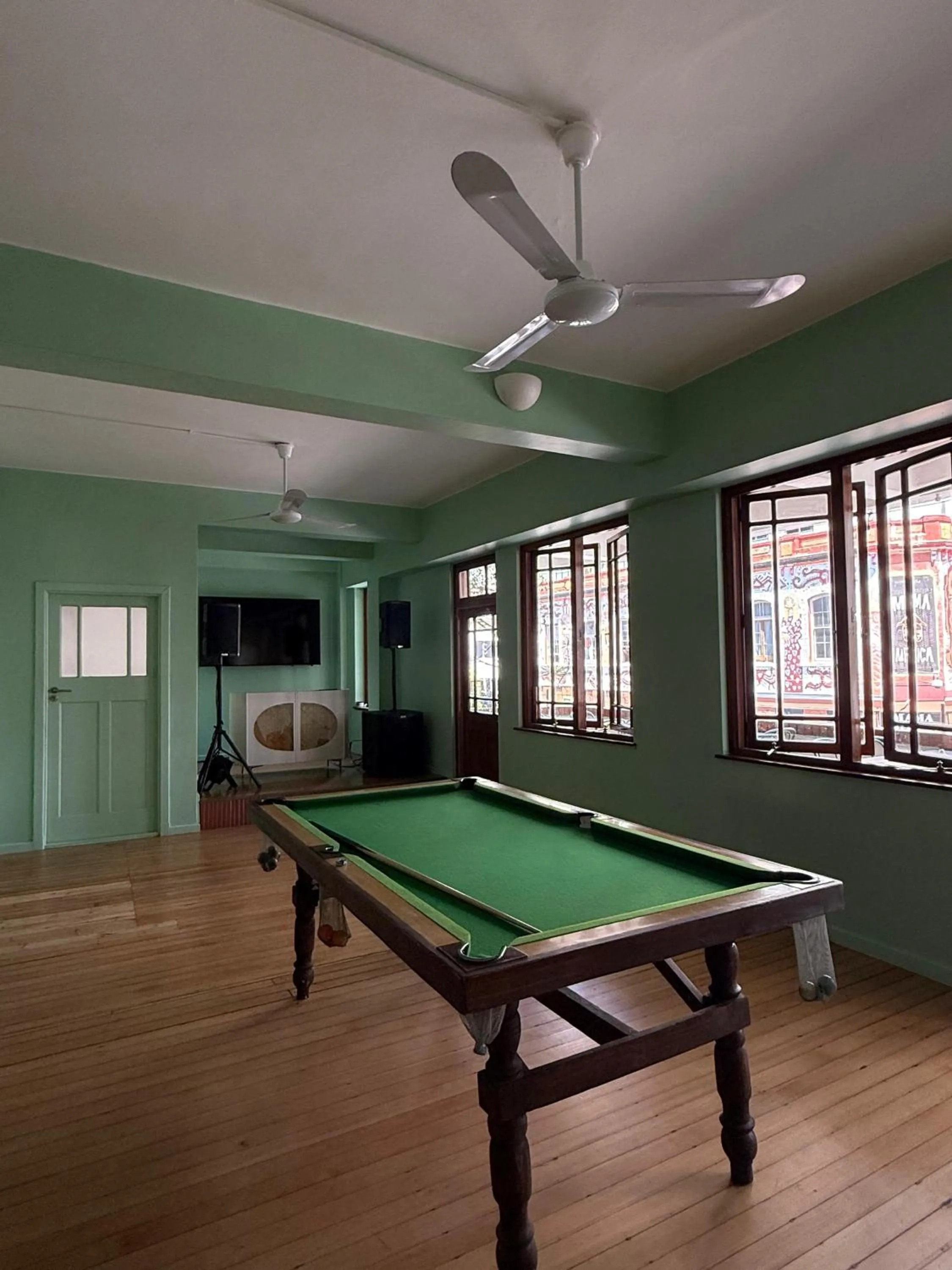 Lounge or bar in Long Street Backpackers
