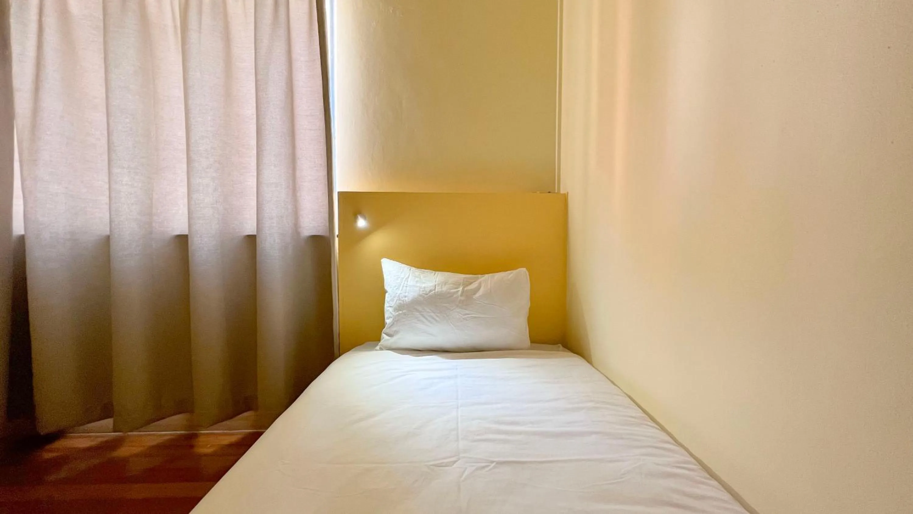 Bed in Long Street Backpackers