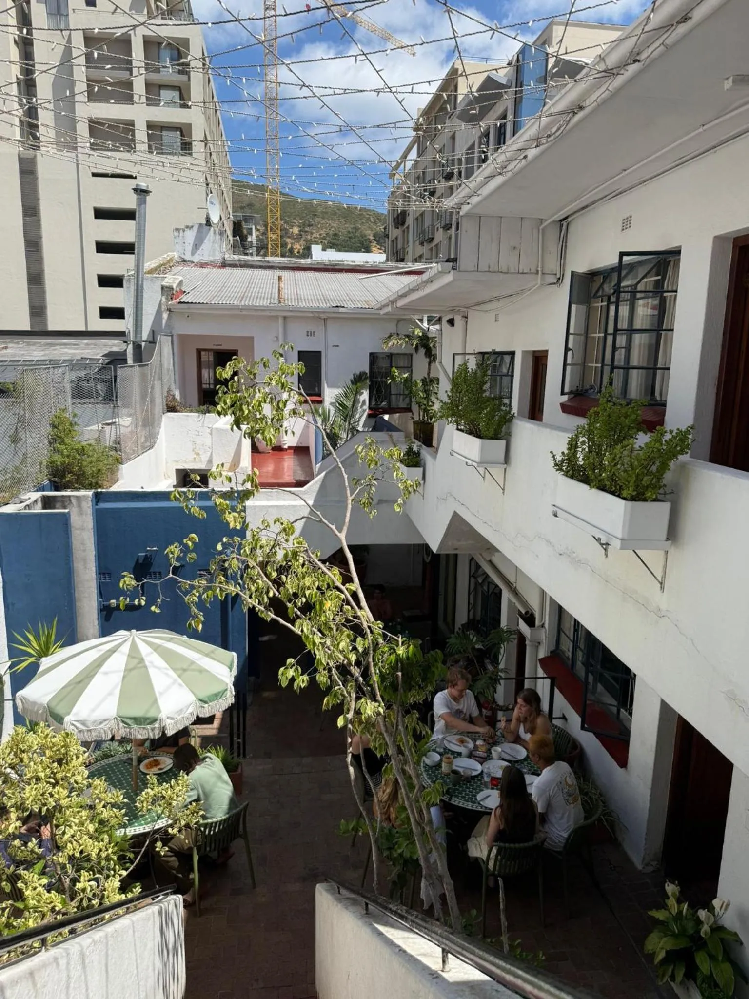 Inner courtyard view in Long Street Backpackers