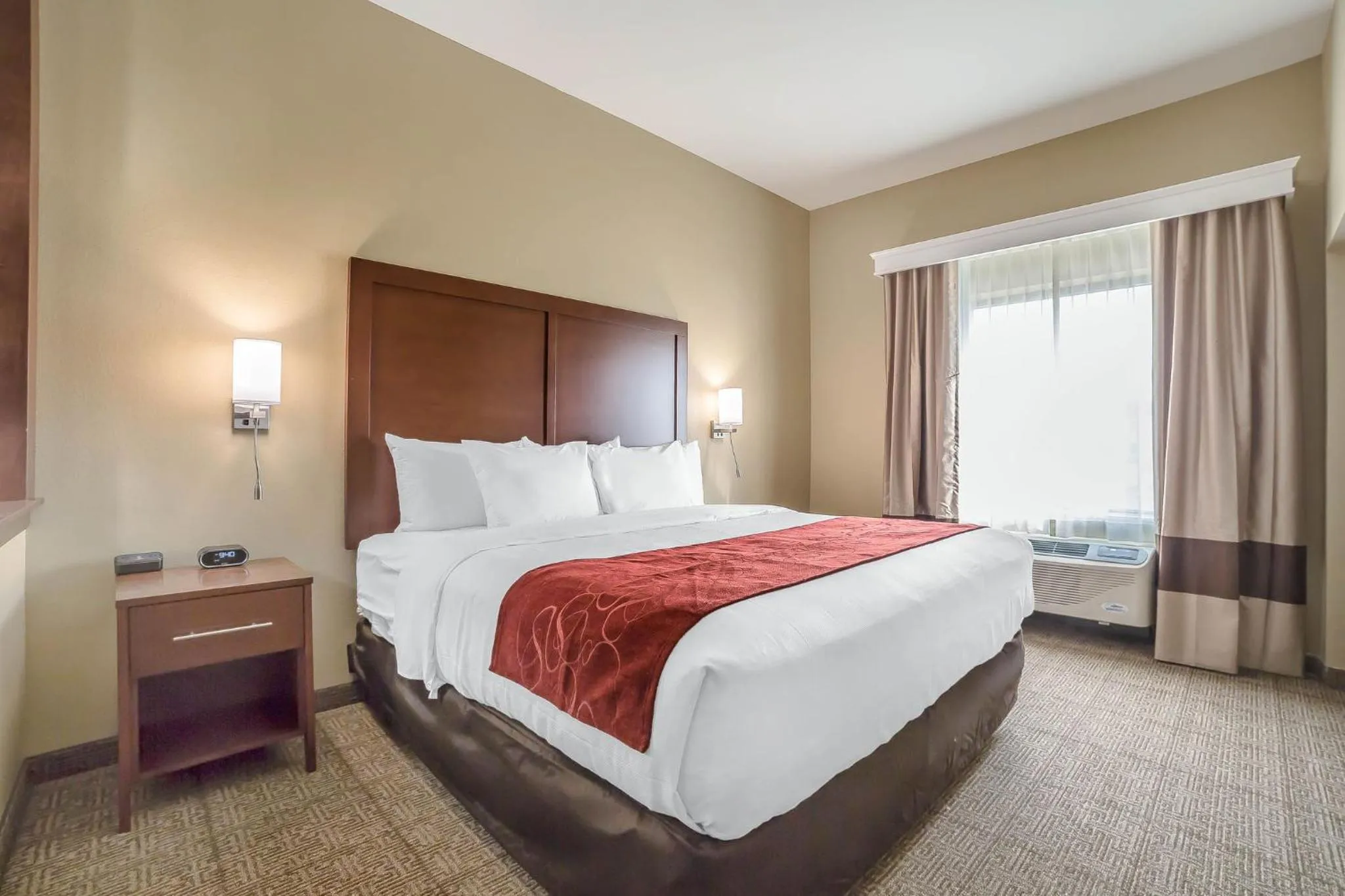 Property building, Bed in Comfort Suites Billings