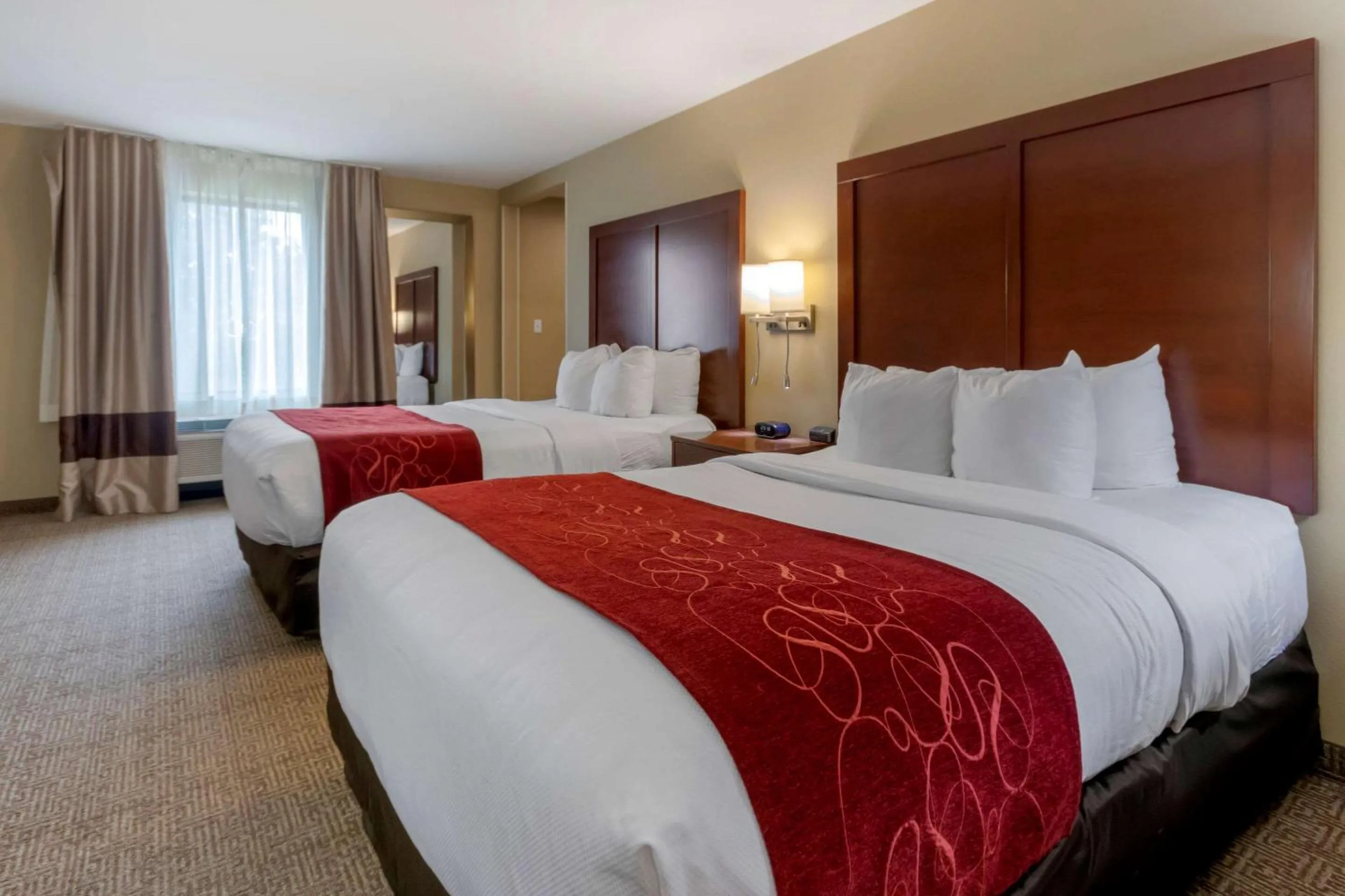 Photo of the whole room, Bed in Comfort Suites Billings