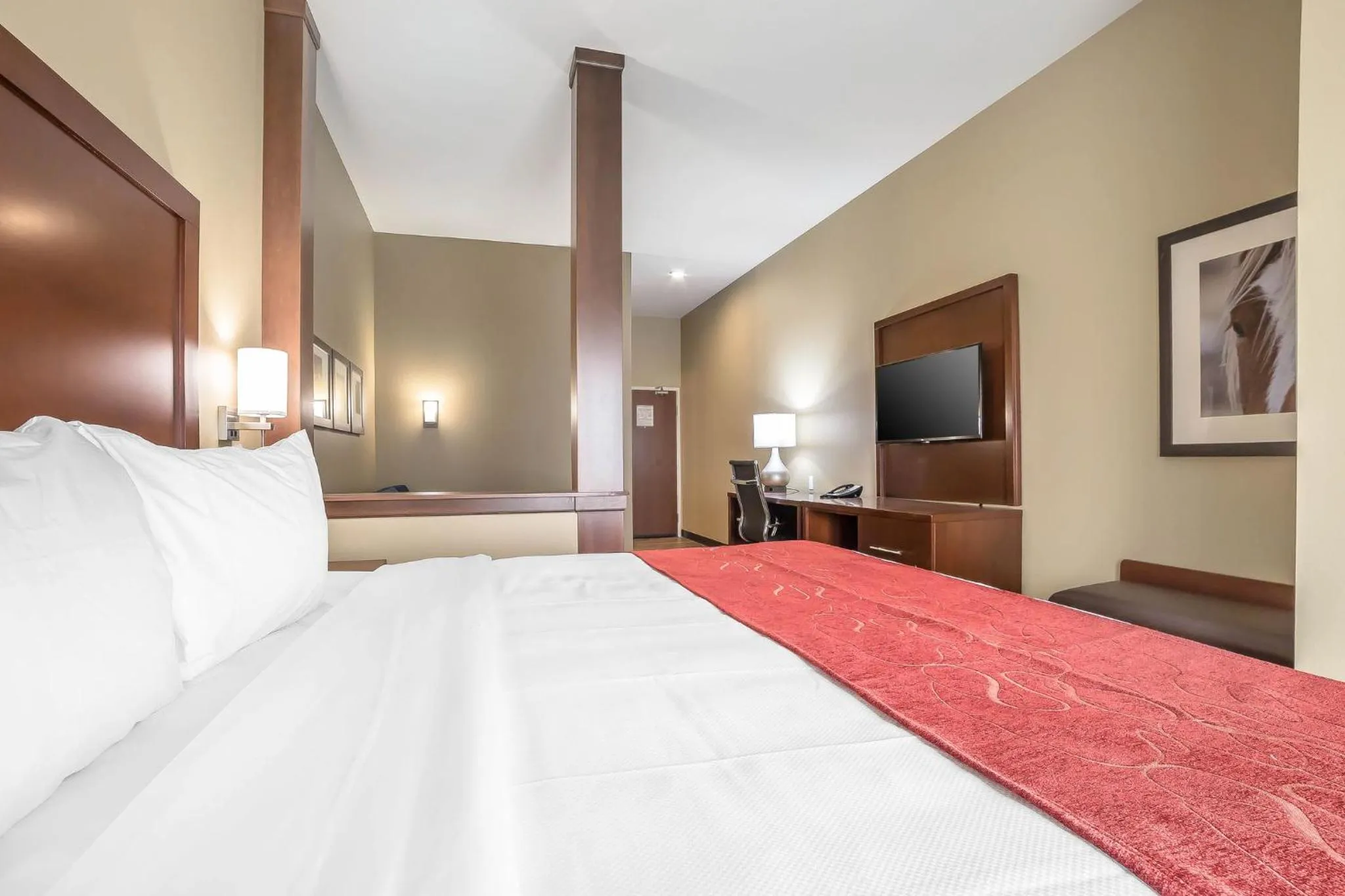 Property building, Bed in Comfort Suites Billings
