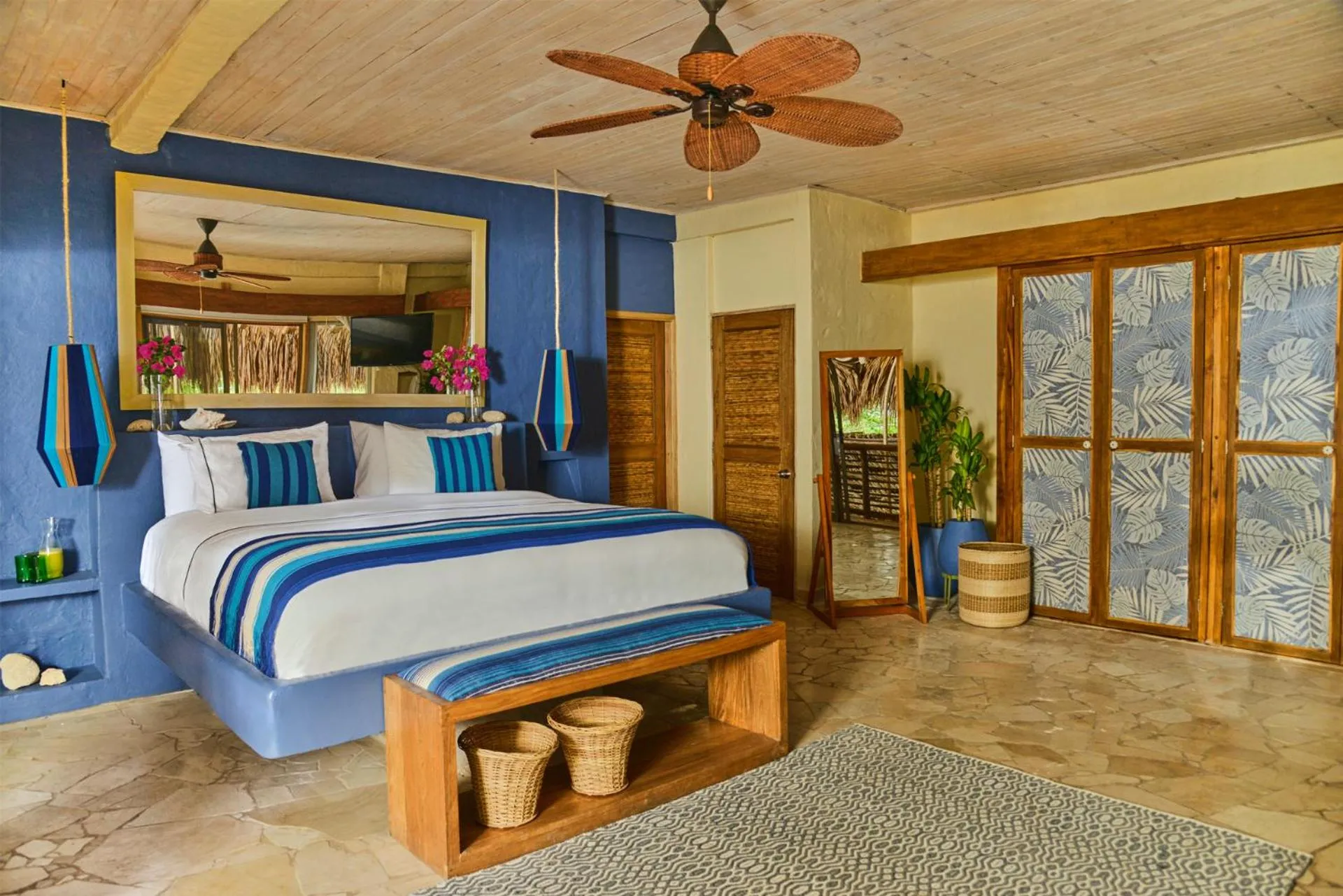 Deluxe Double Room with Balcony and Sea View in Blue Apple Beach