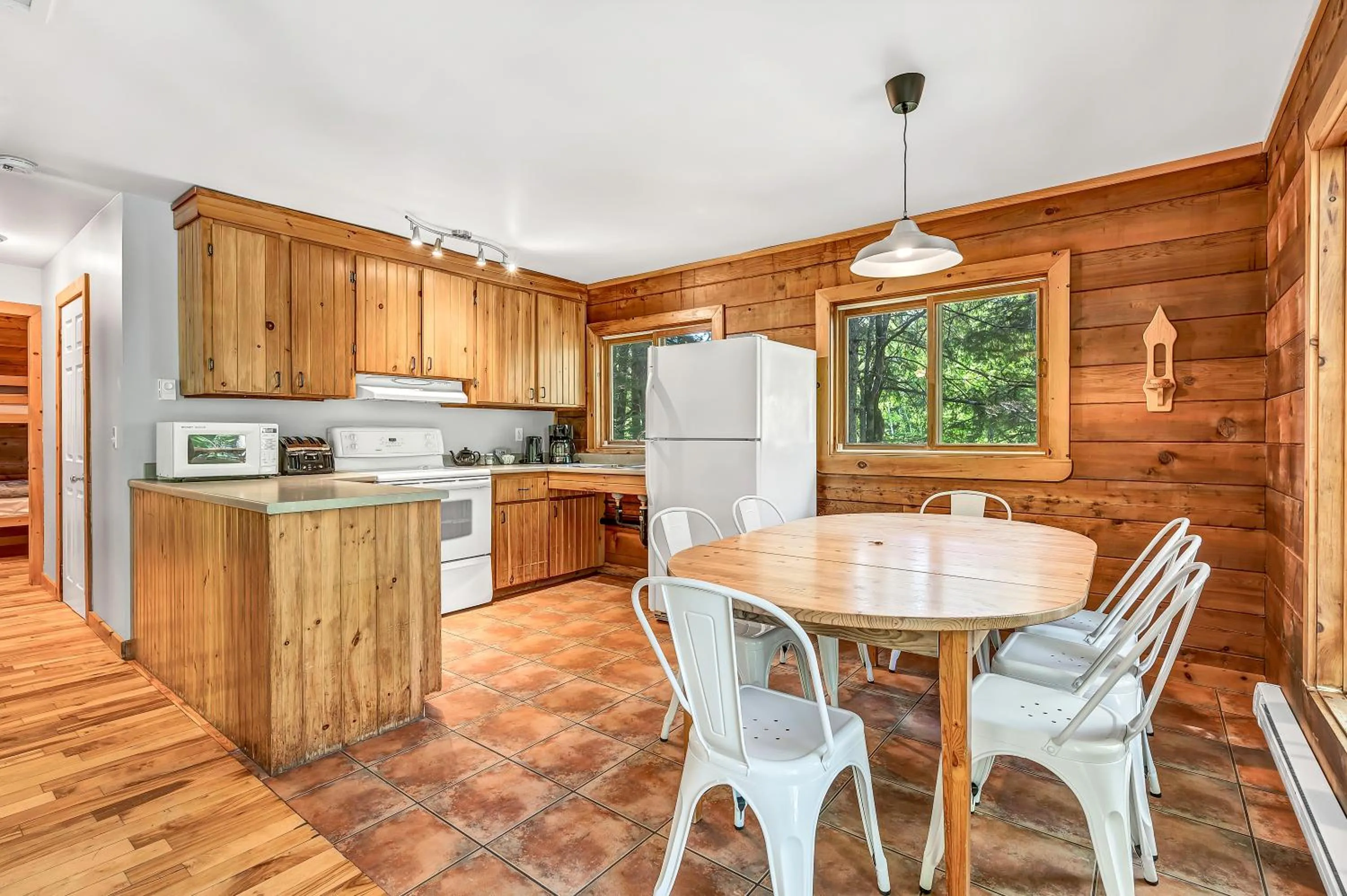 Kitchen or kitchenette in Mersey River Chalets a nature retreat