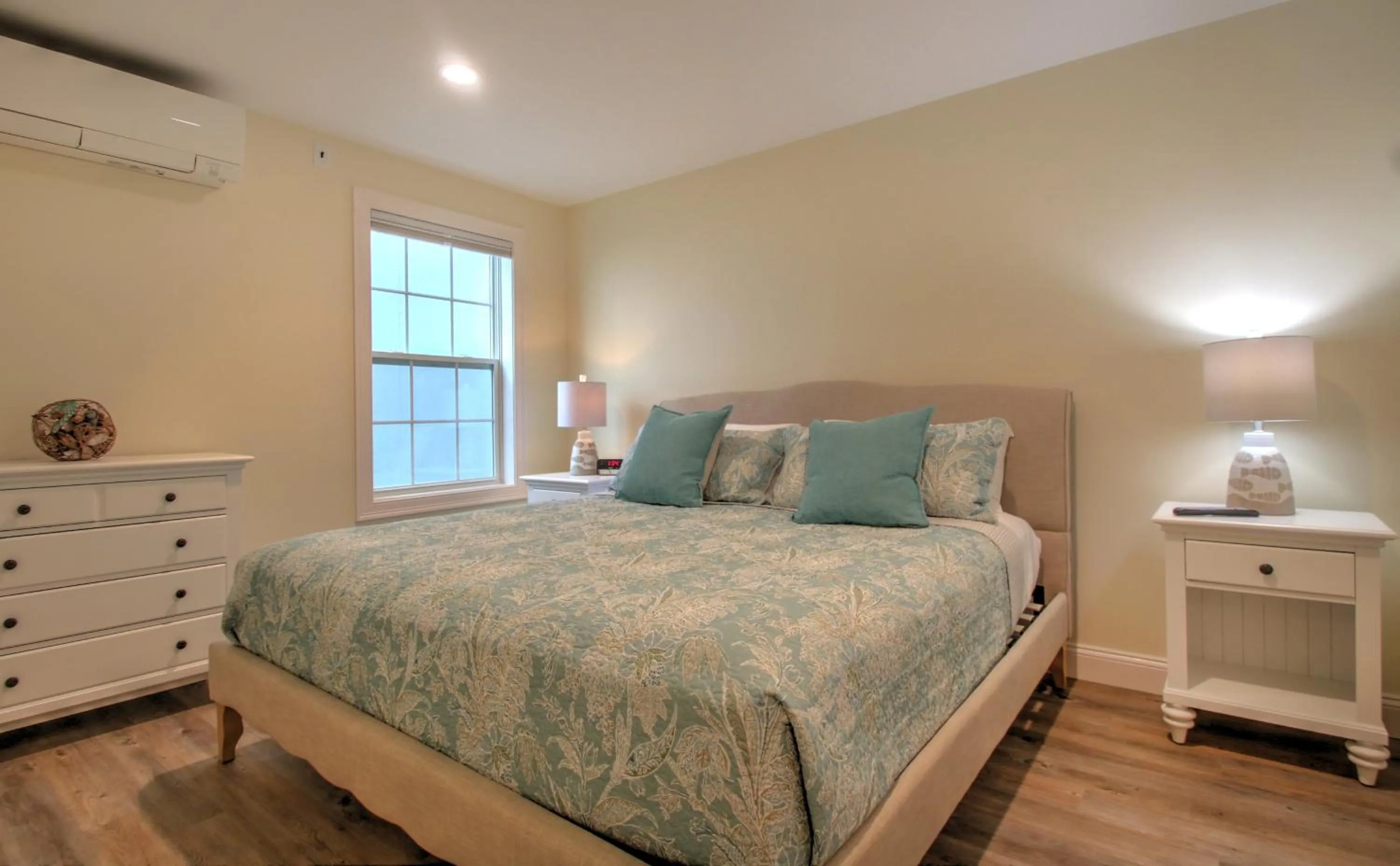 Bedroom, Bed in Atlantic Ocean Suites