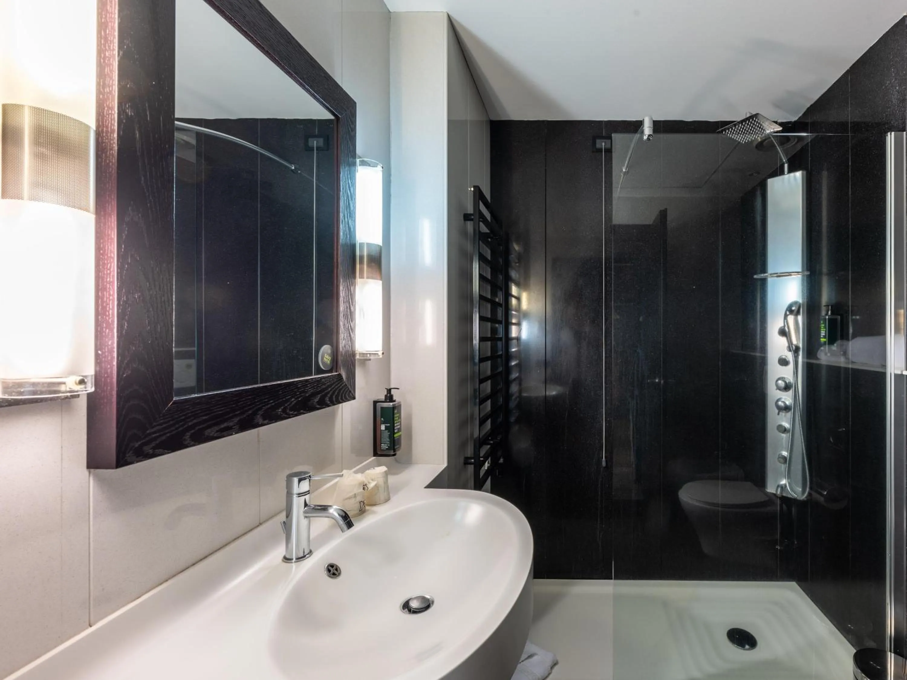 Photo of the whole room in B&B Hotel Borgaro Torinese